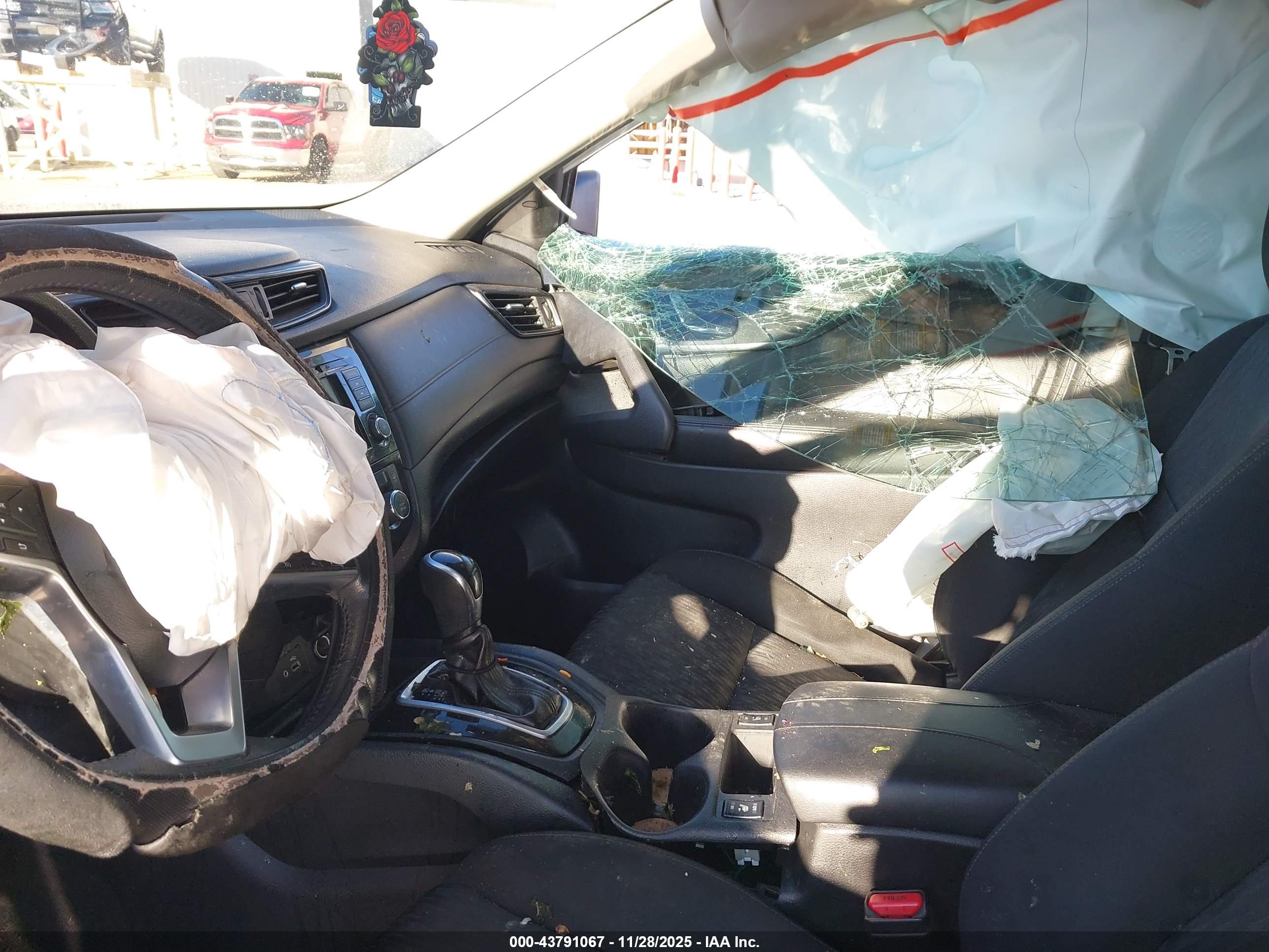 NISSAN ROGUE image 5