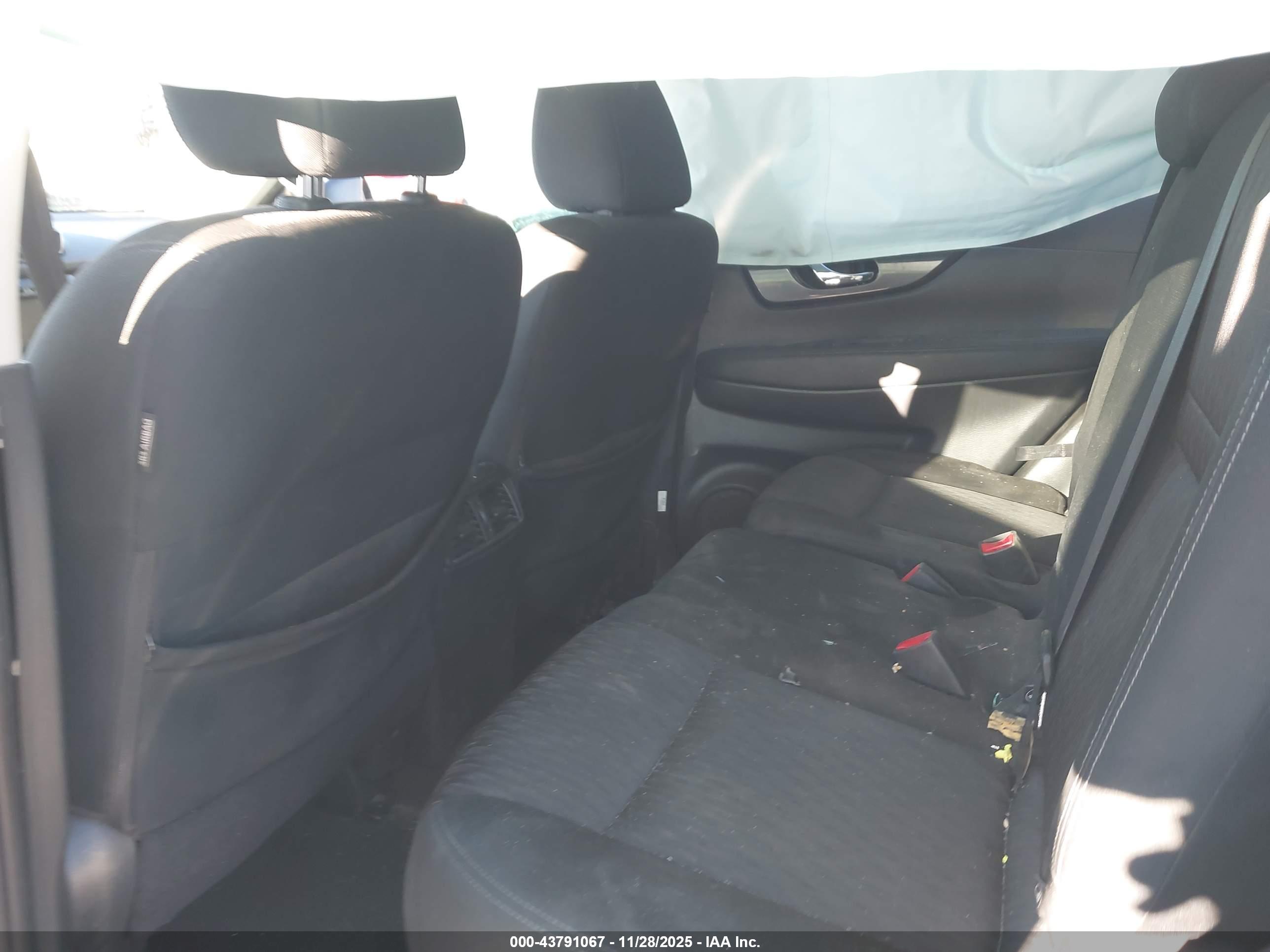 NISSAN ROGUE image 8