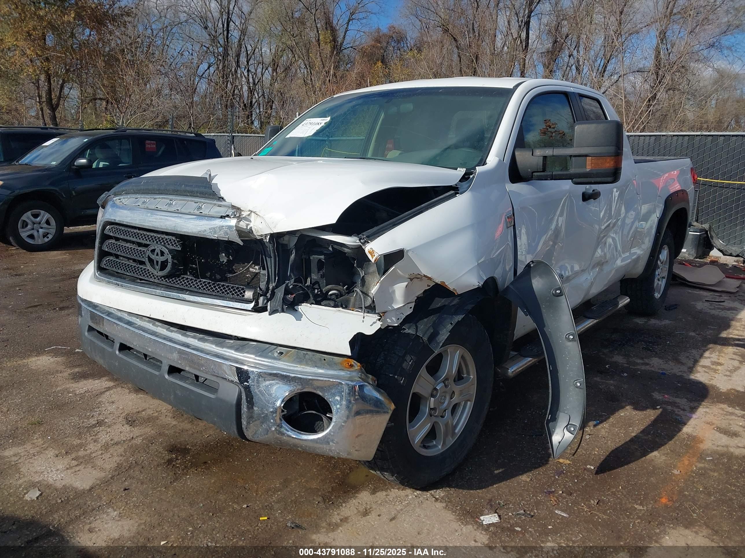 TOYOTA TUNDRA image 2