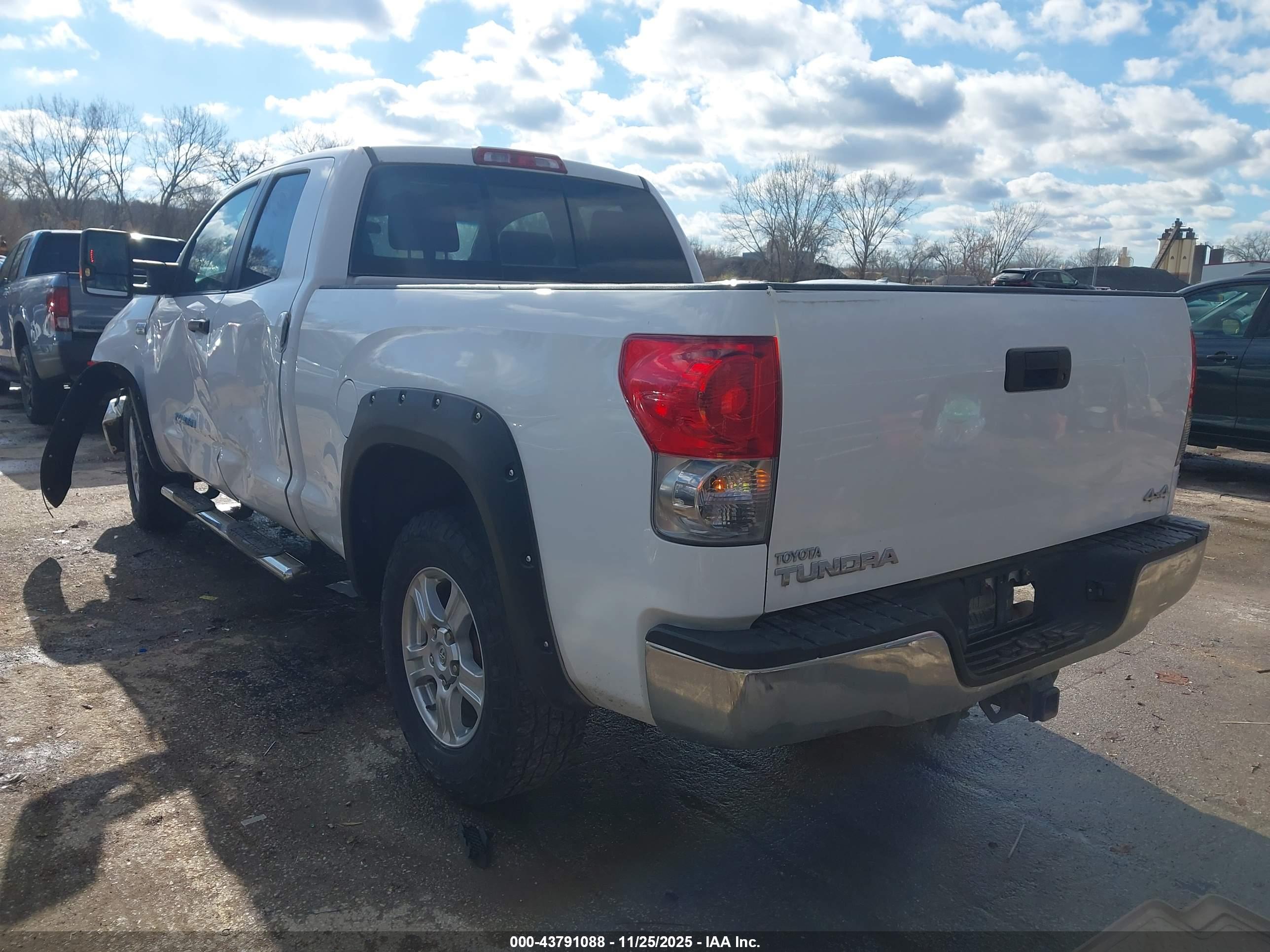 TOYOTA TUNDRA image 3