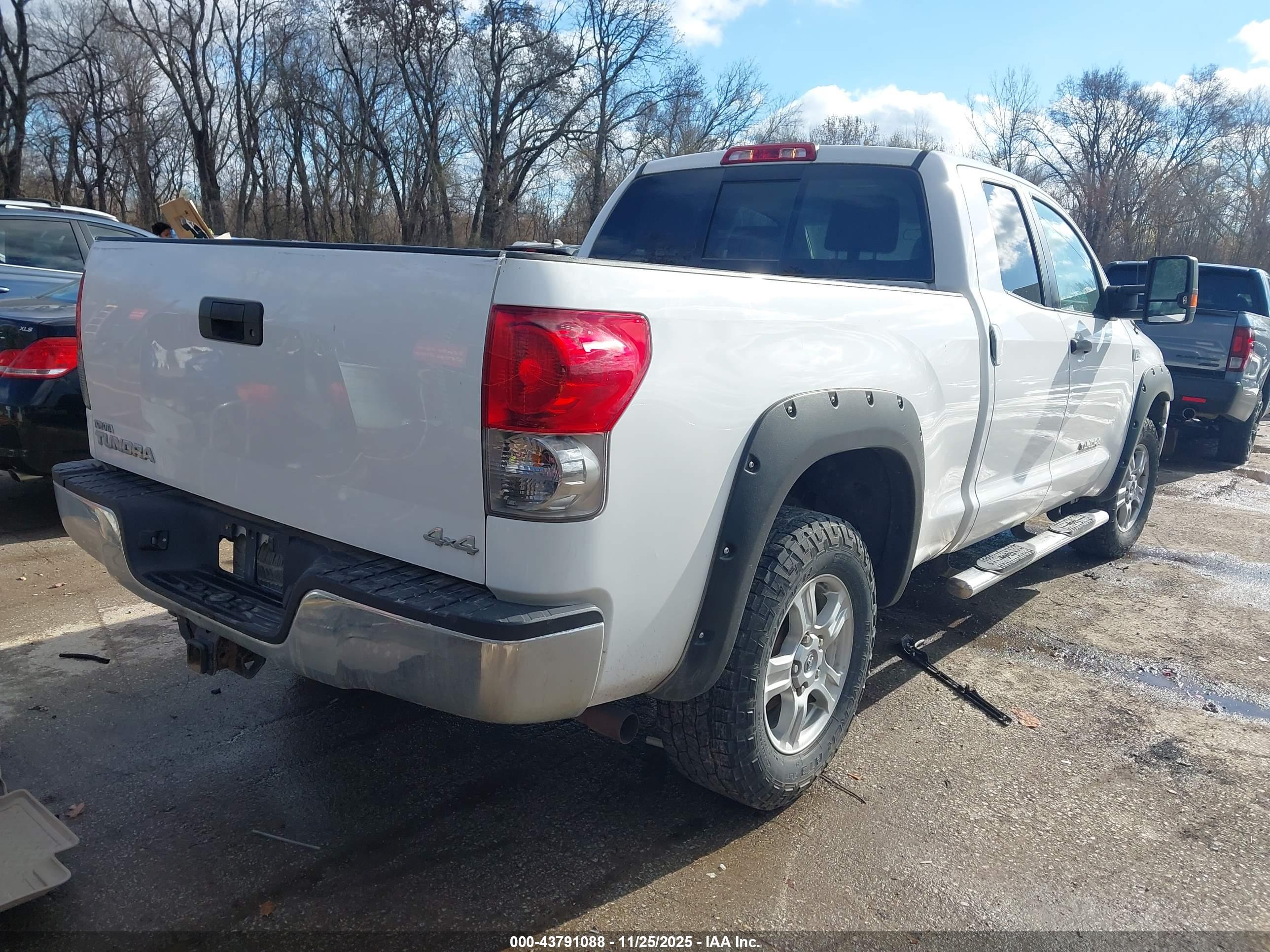 TOYOTA TUNDRA image 4