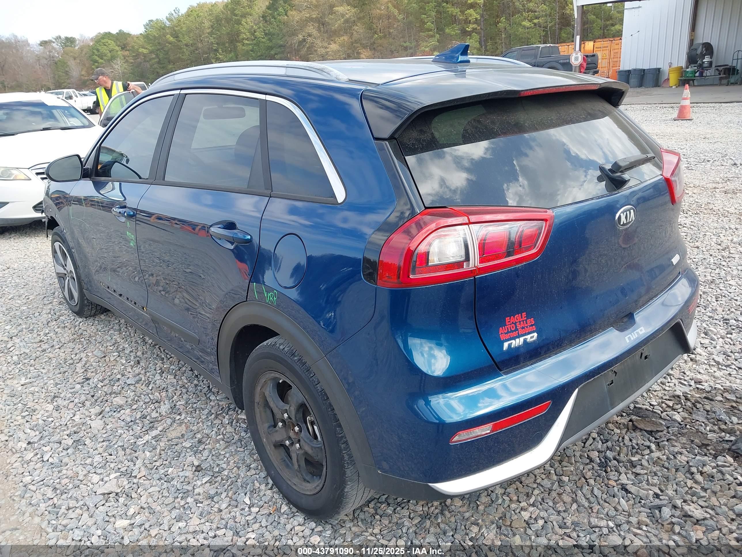 KIA NIRO image 3