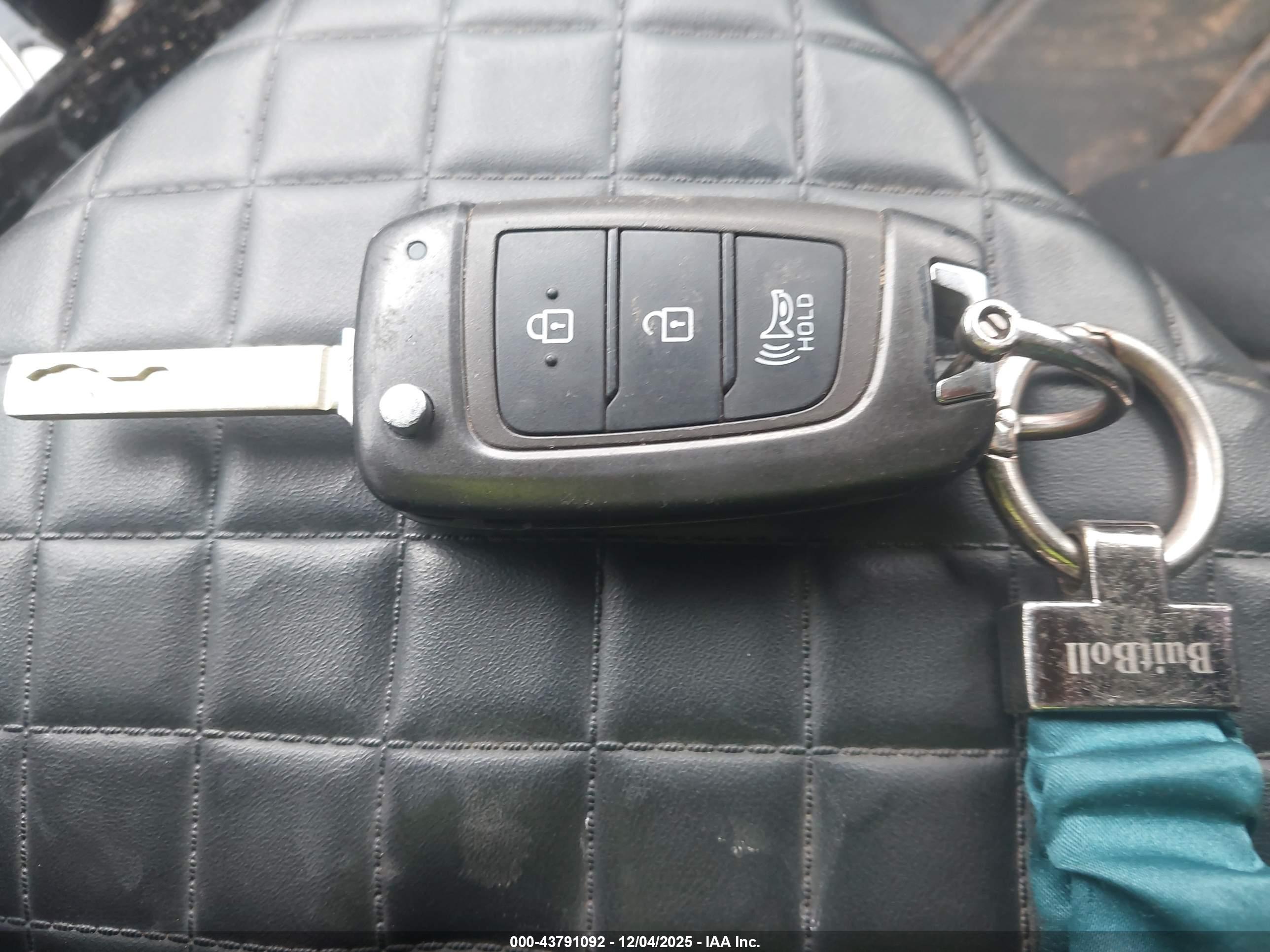 HYUNDAI TUCSON image 11