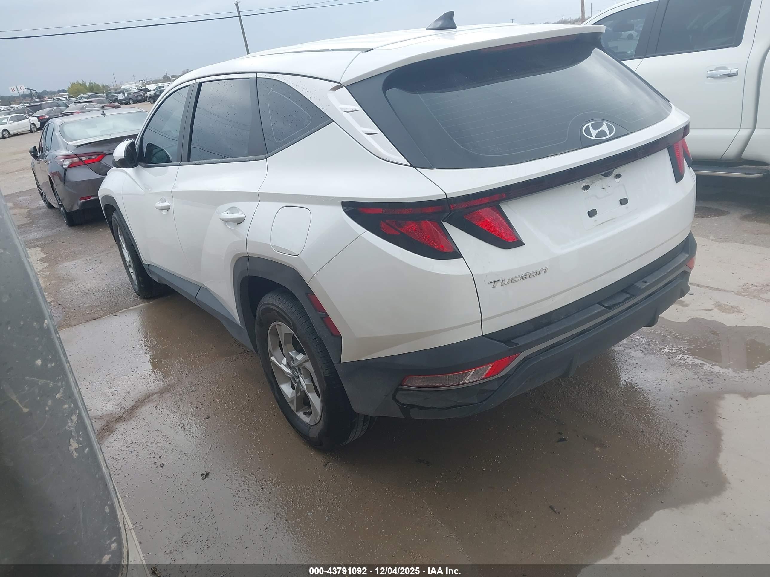 HYUNDAI TUCSON image 3
