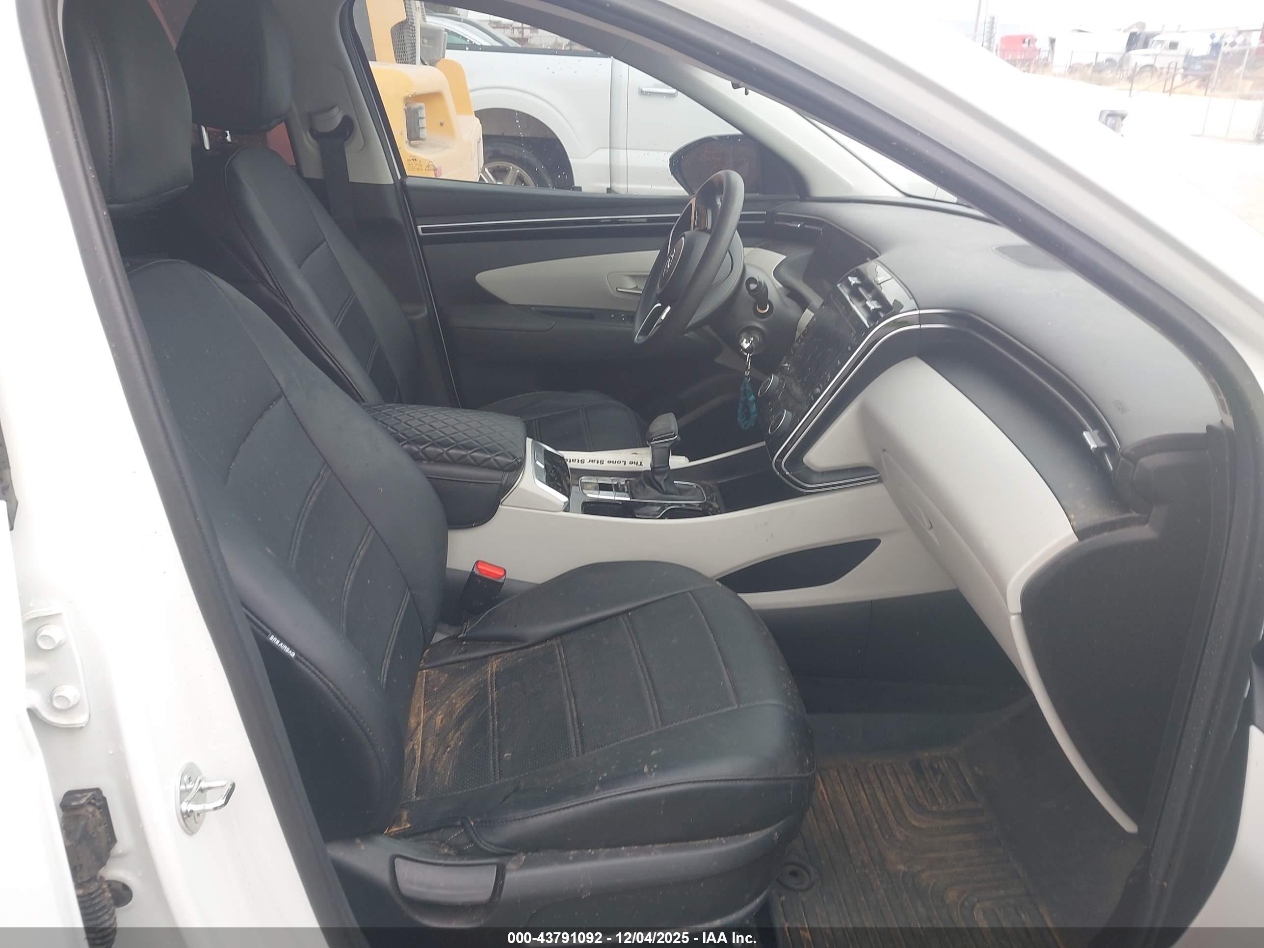 HYUNDAI TUCSON image 5