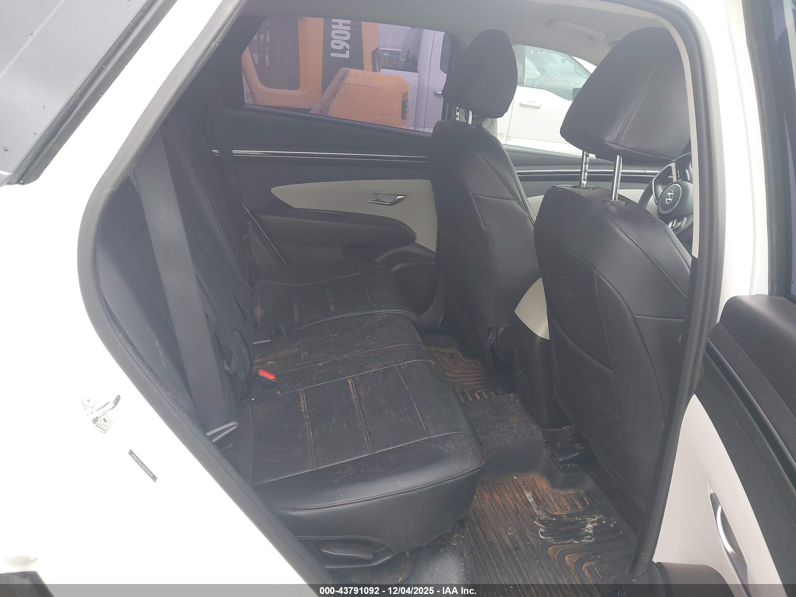 HYUNDAI TUCSON image 8