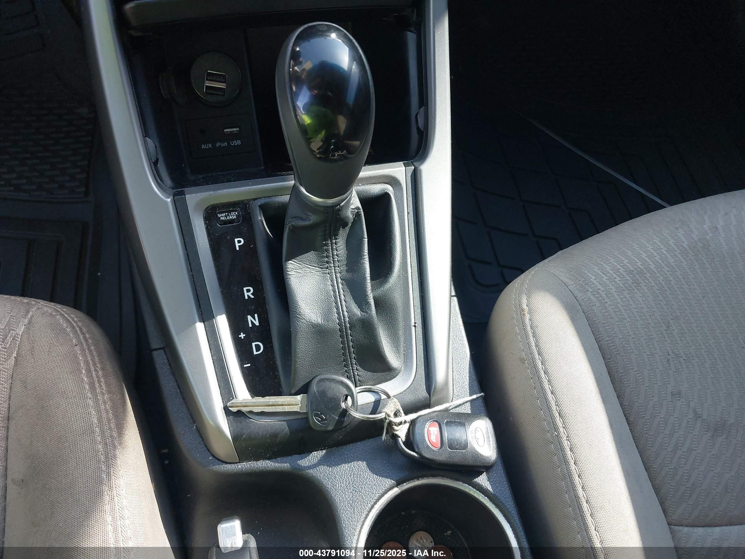 HYUNDAI ELANTRA image 11