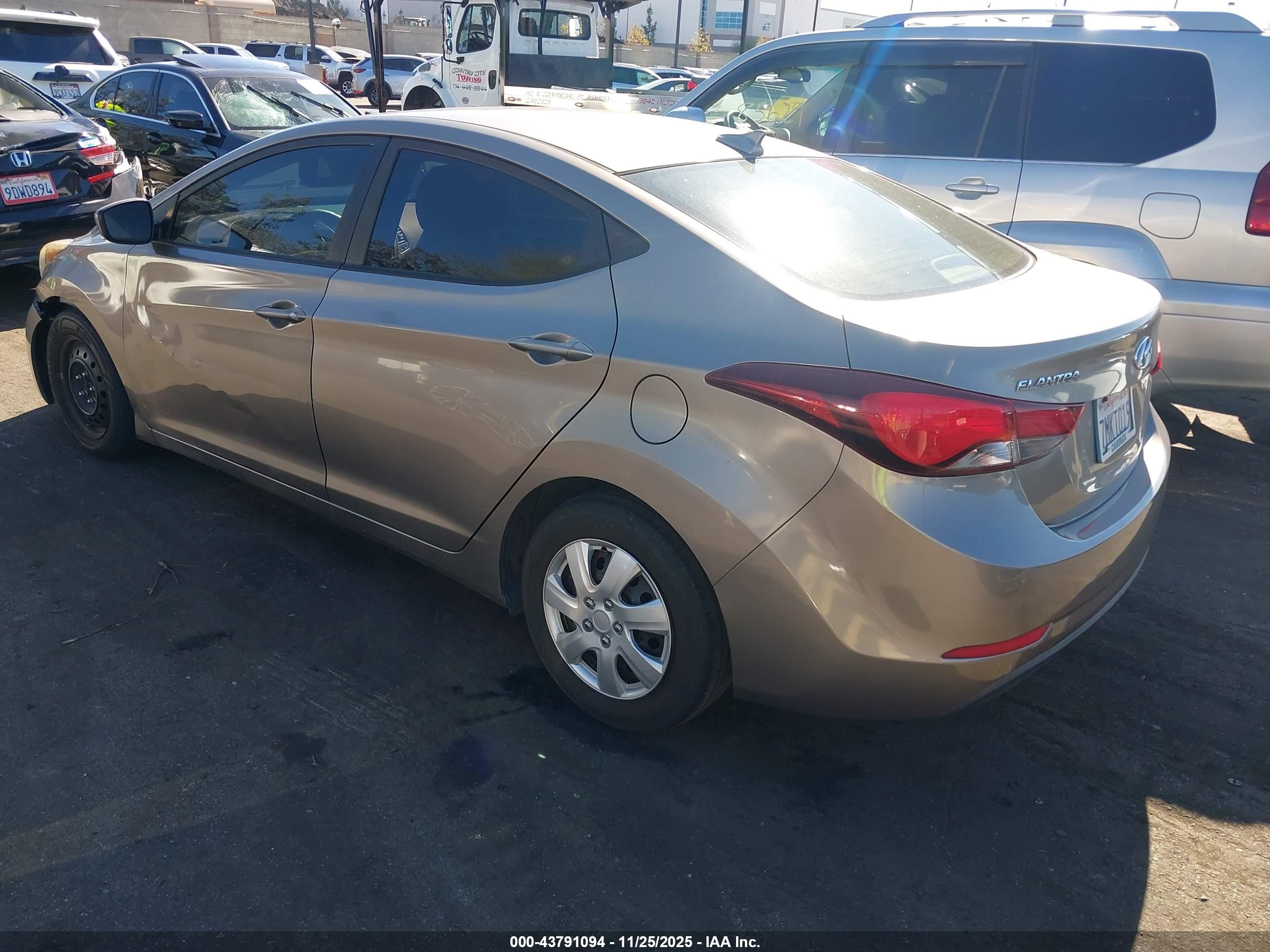 HYUNDAI ELANTRA image 3