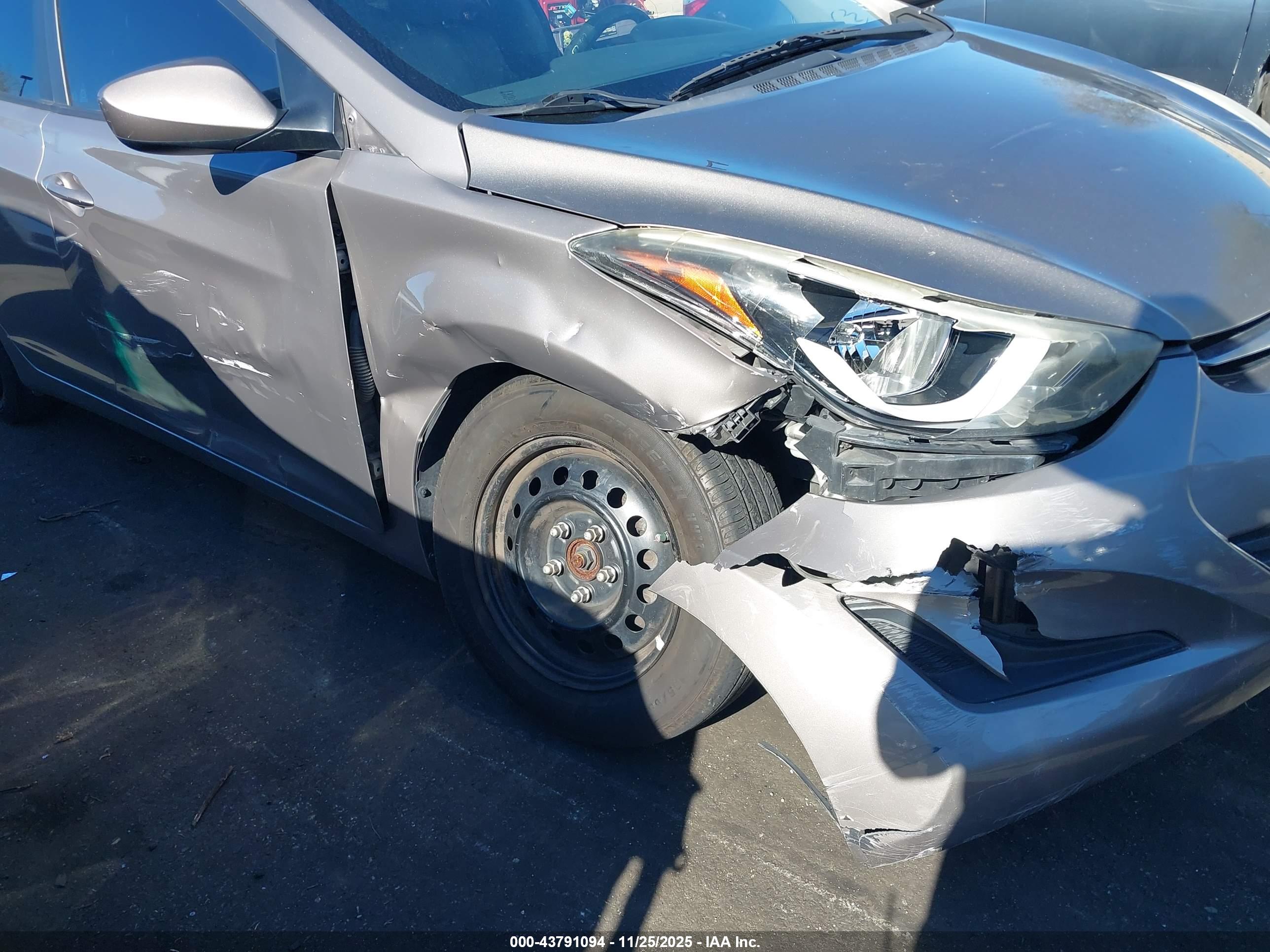 HYUNDAI ELANTRA image 6