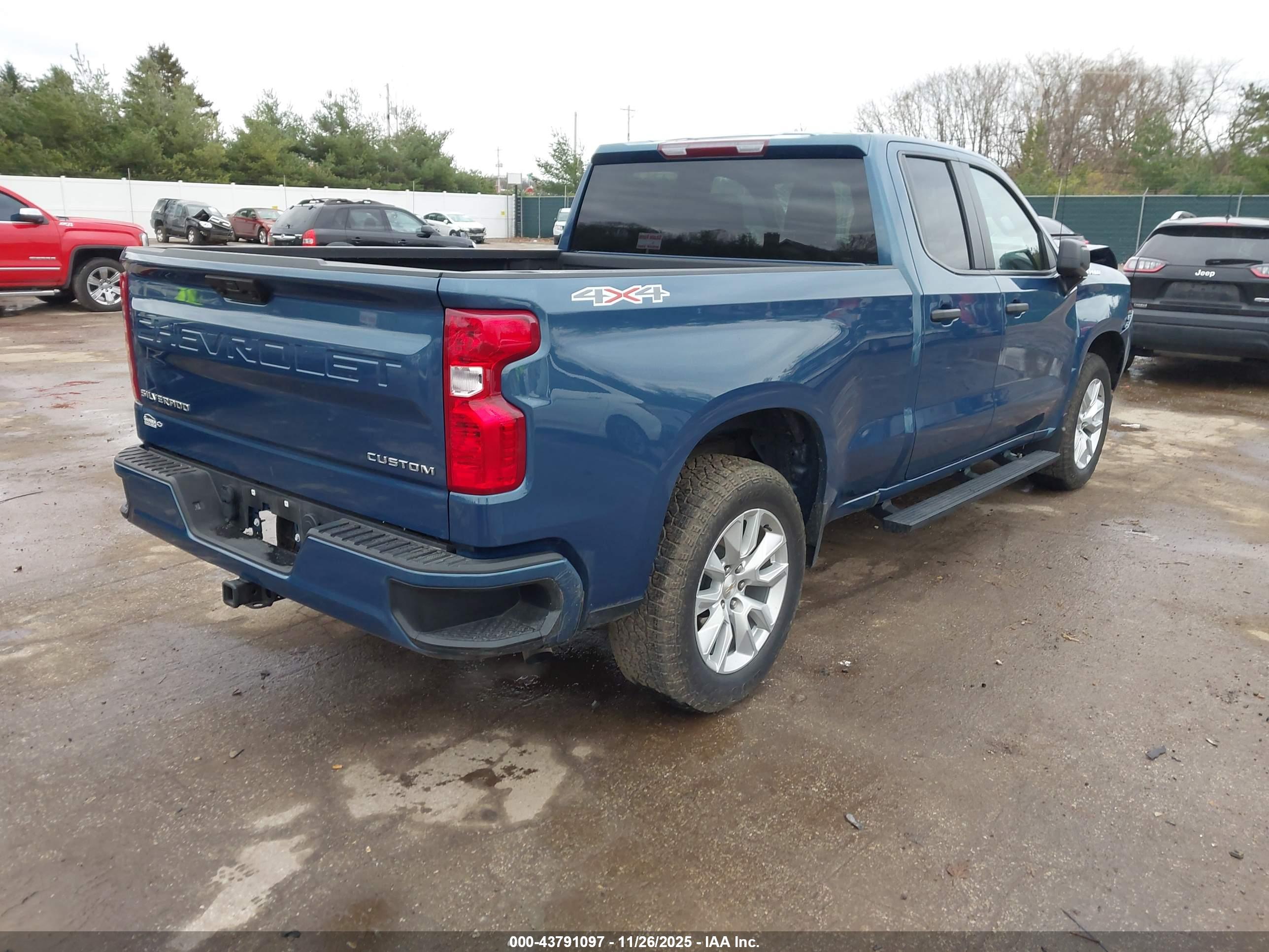 CHEVROLET SILVERADO image 4