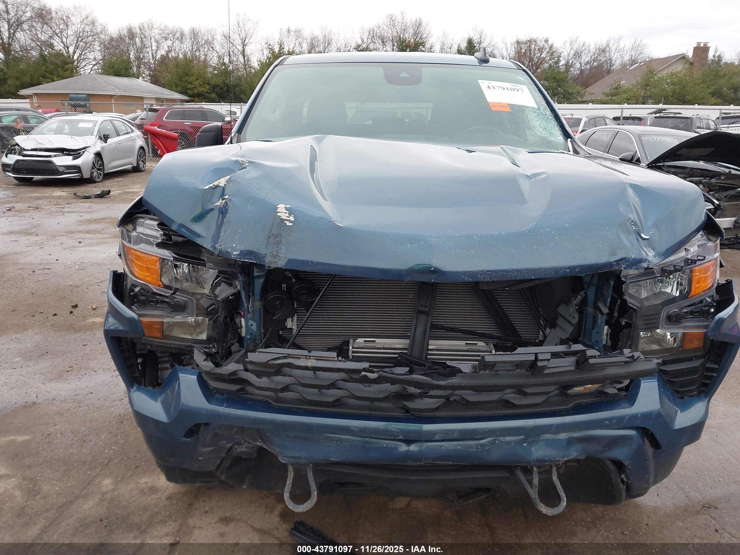 CHEVROLET SILVERADO image 6