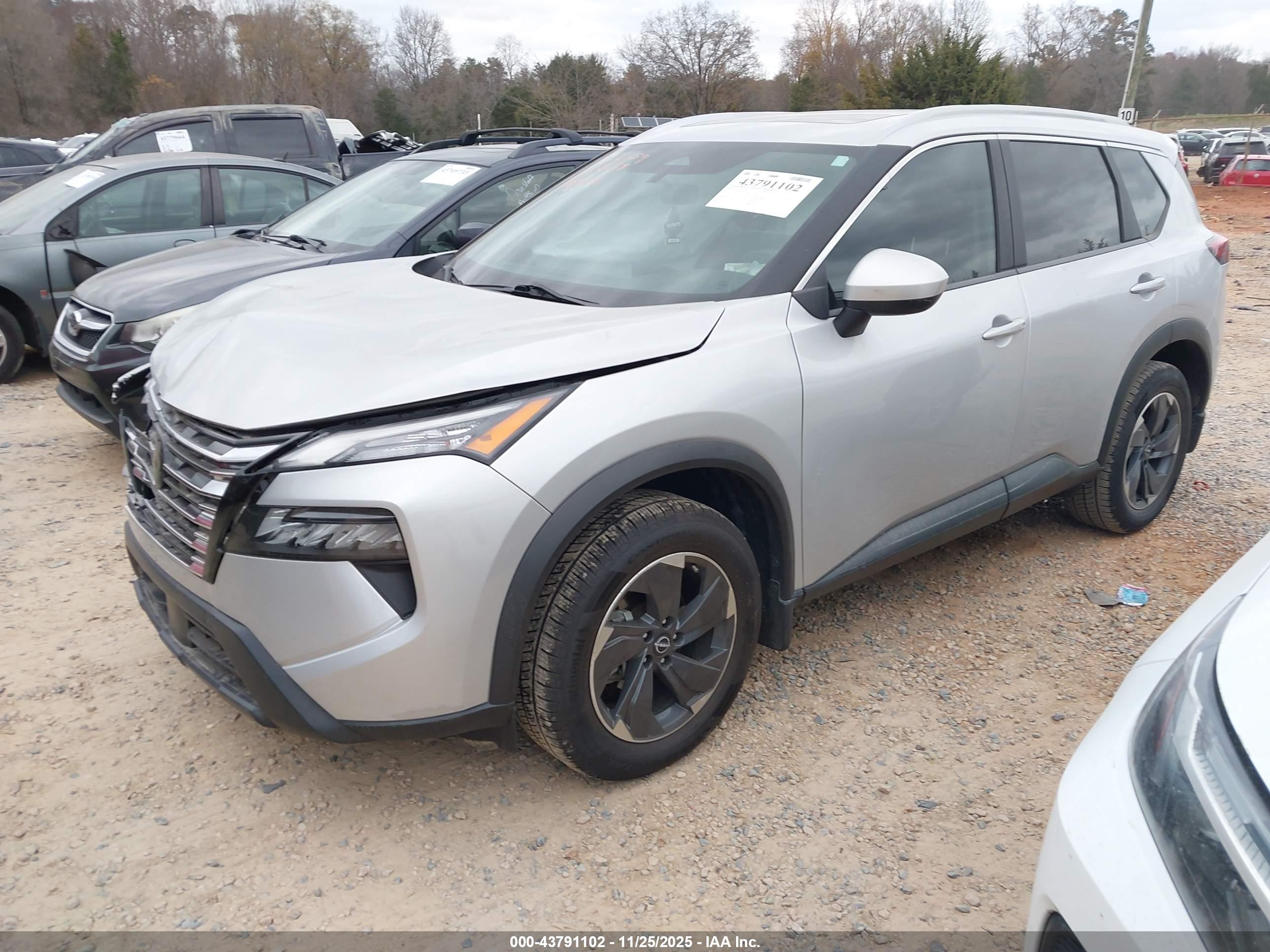NISSAN ROGUE image 2