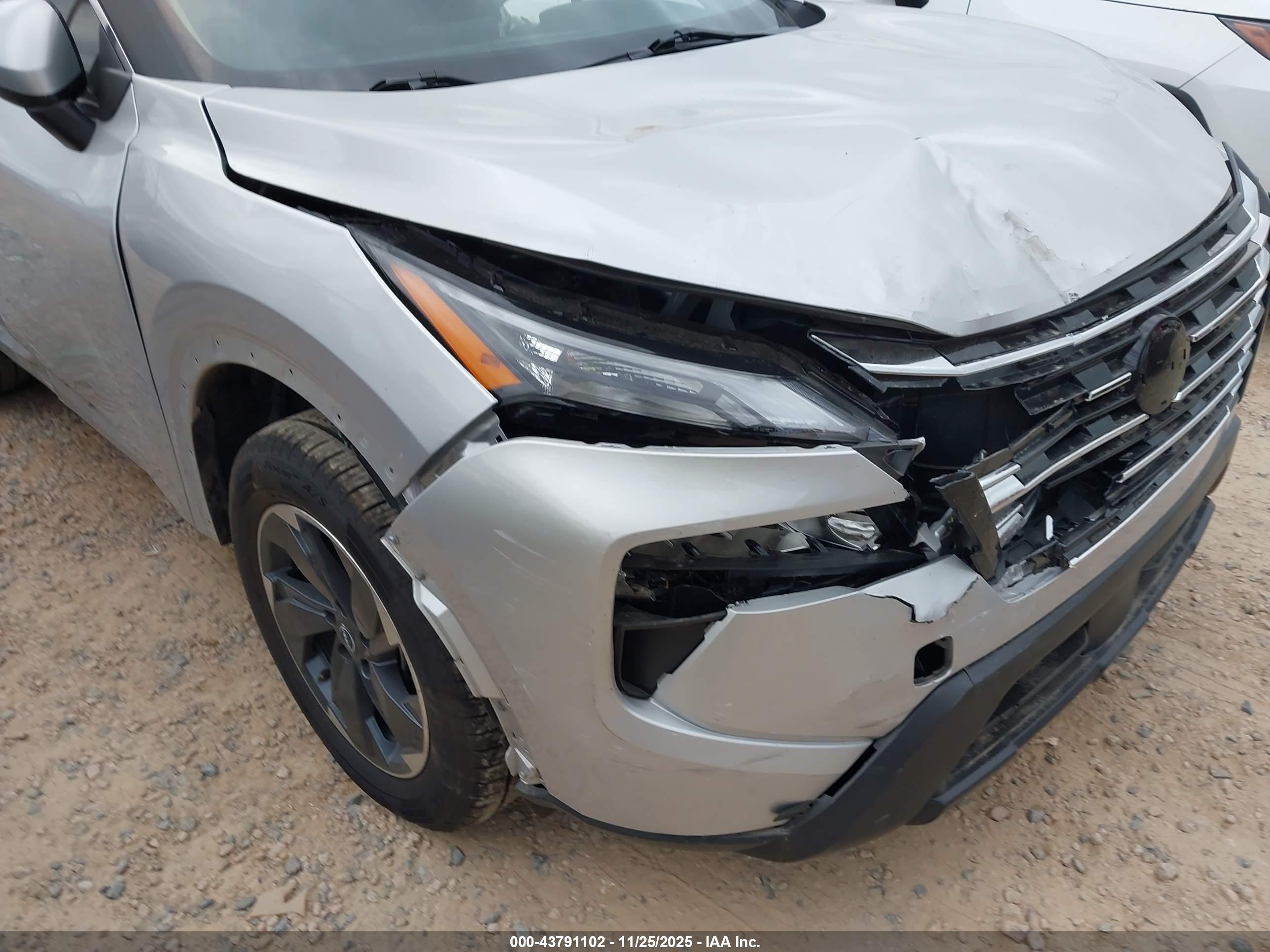 NISSAN ROGUE image 6