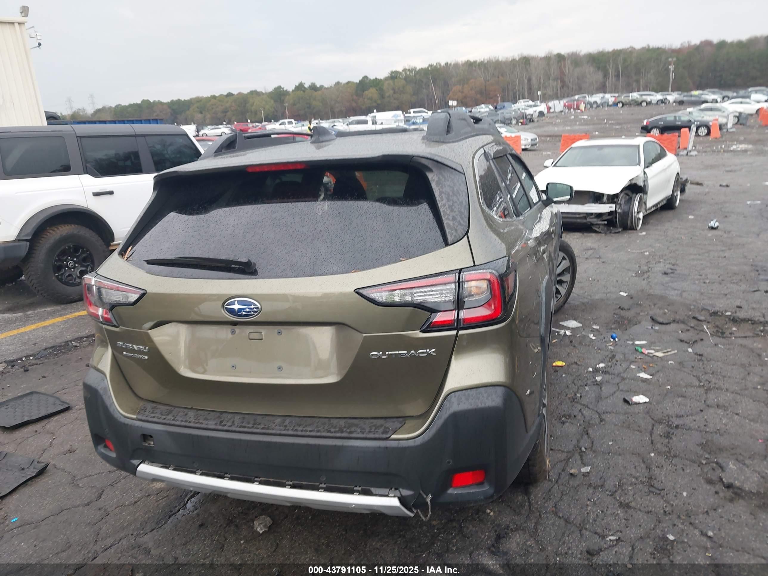 SUBARU OUTBACK image 4