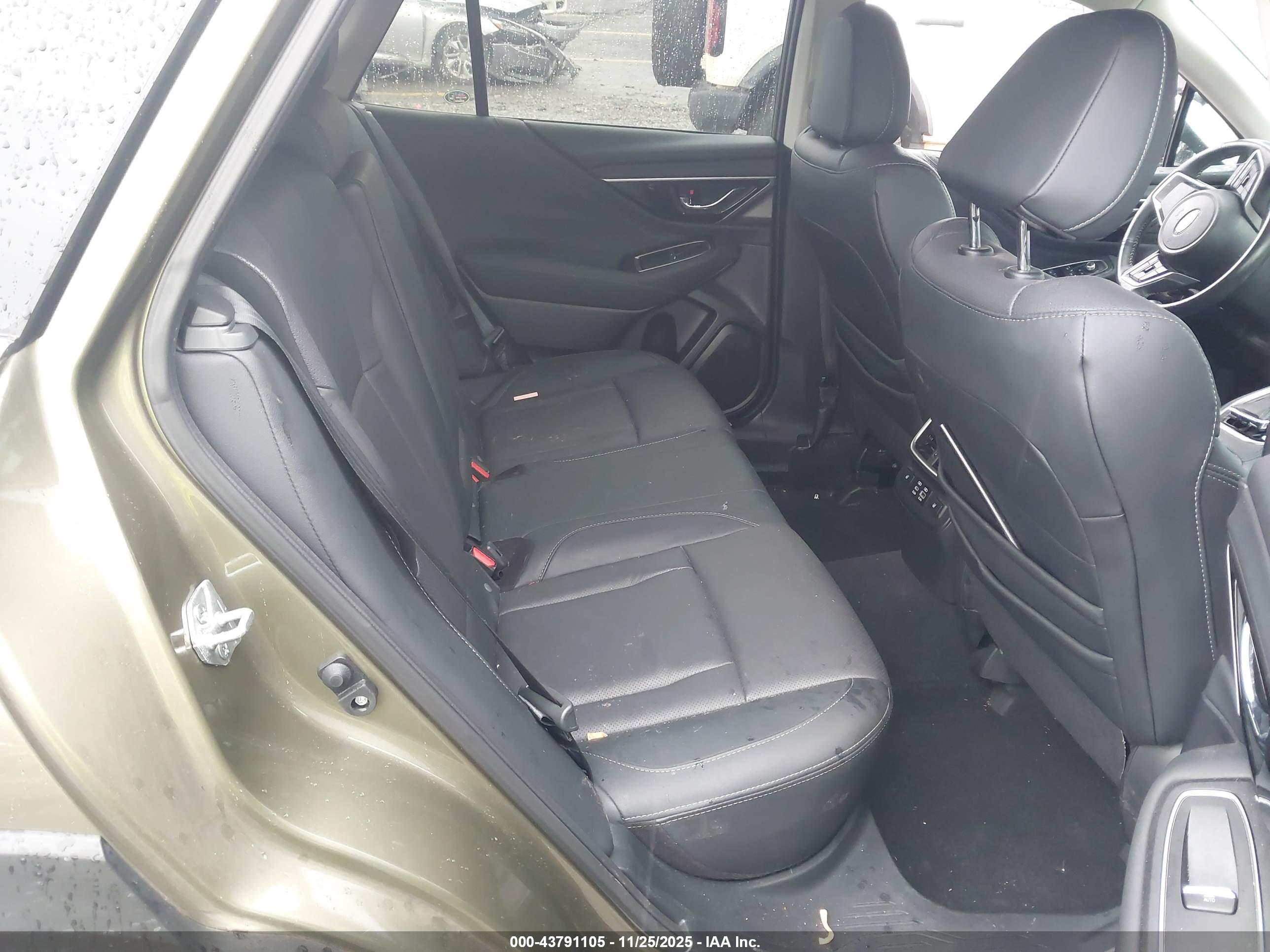 SUBARU OUTBACK image 8