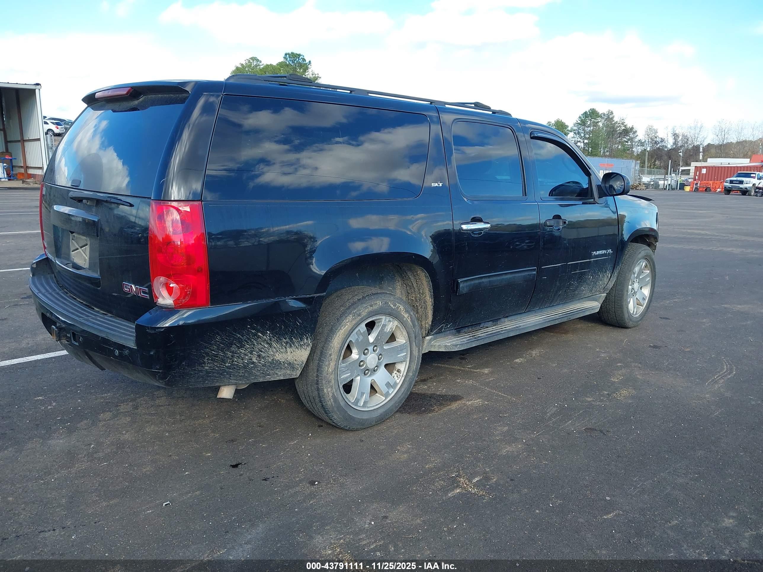 GMC YUKON image 4