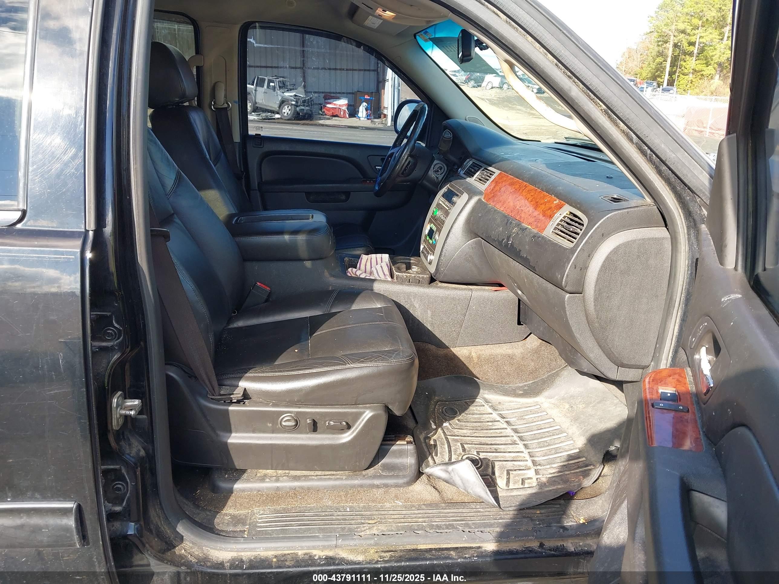 GMC YUKON image 5