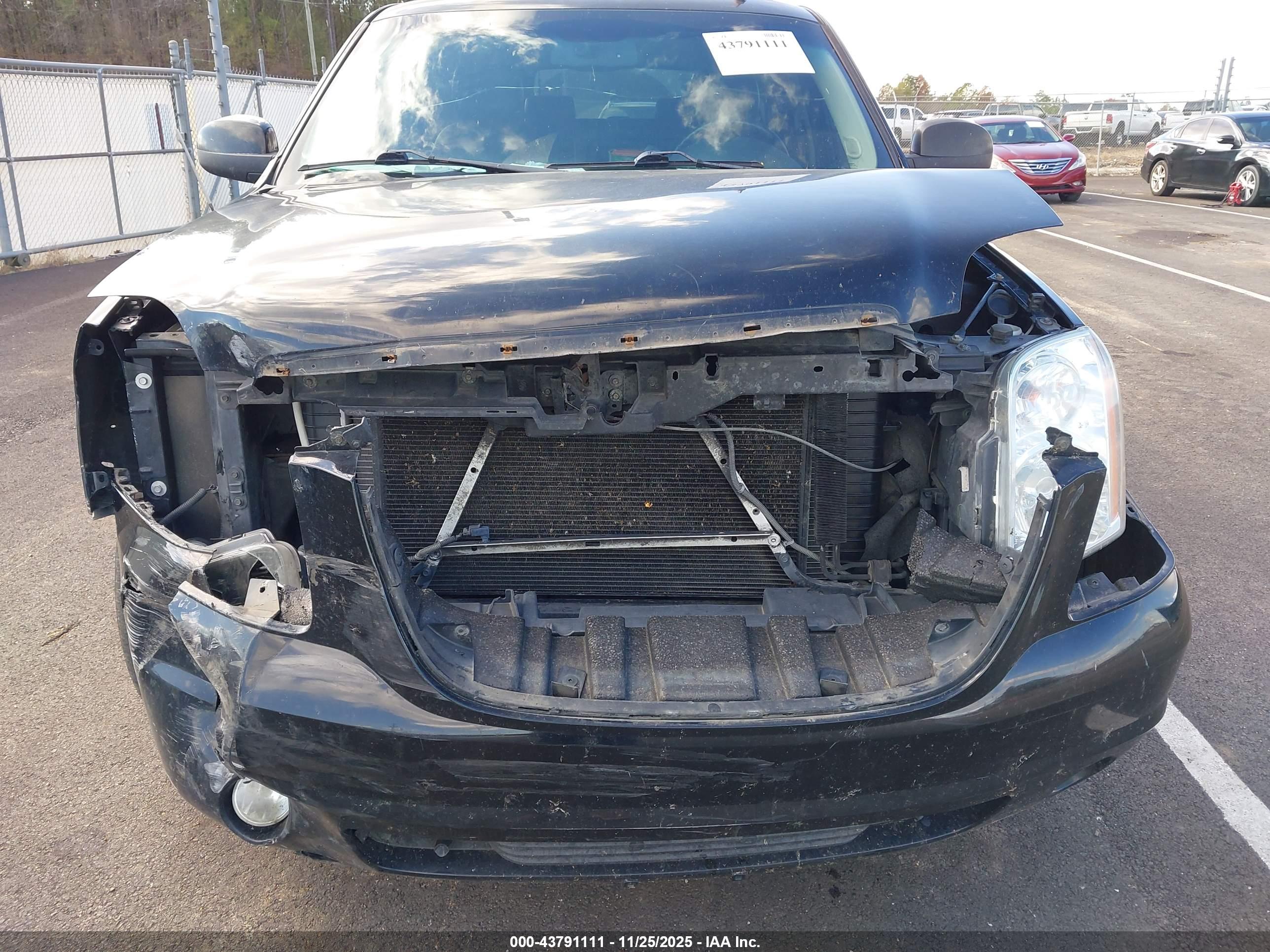 GMC YUKON image 6
