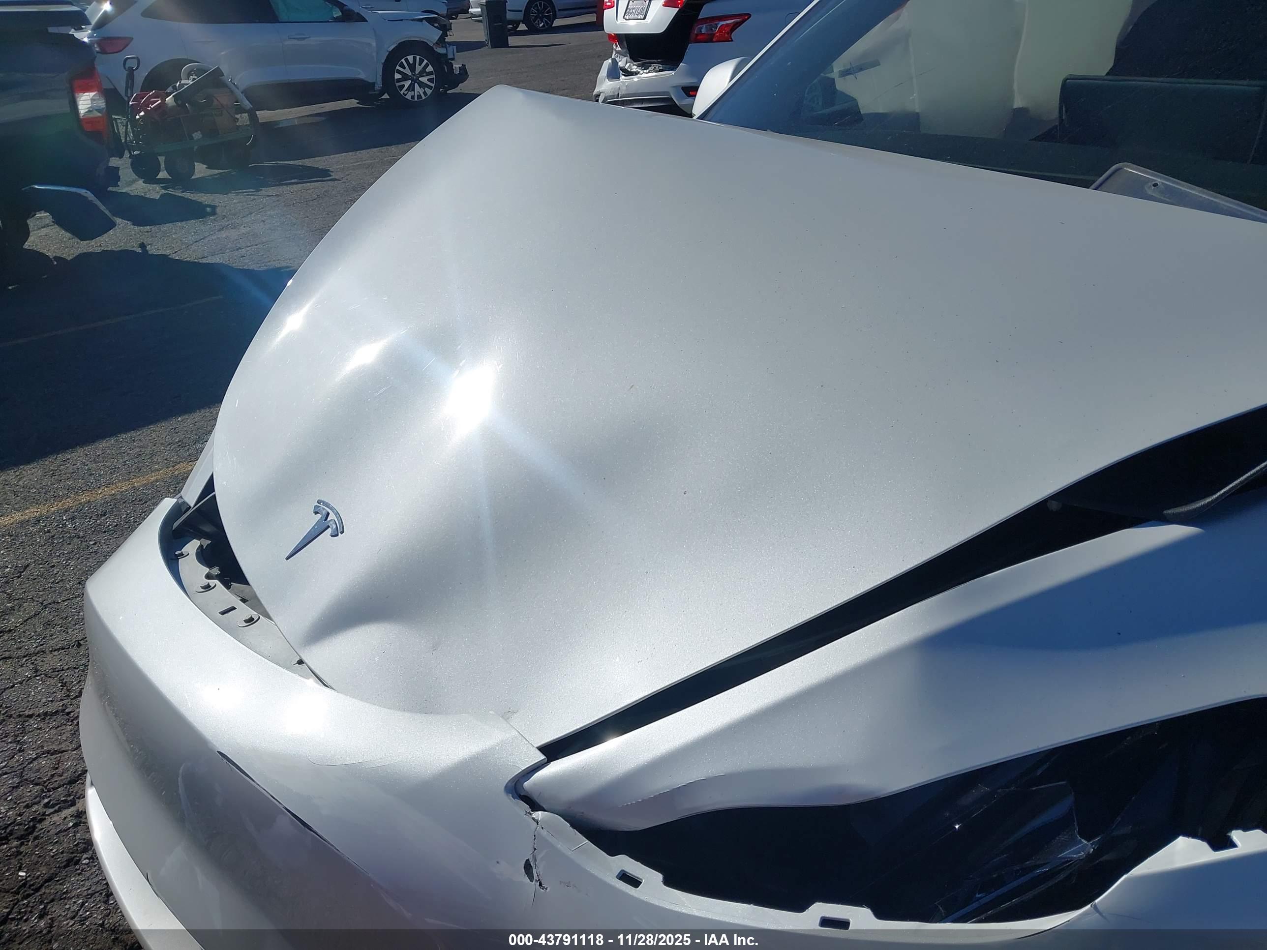 TESLA MODEL image 10