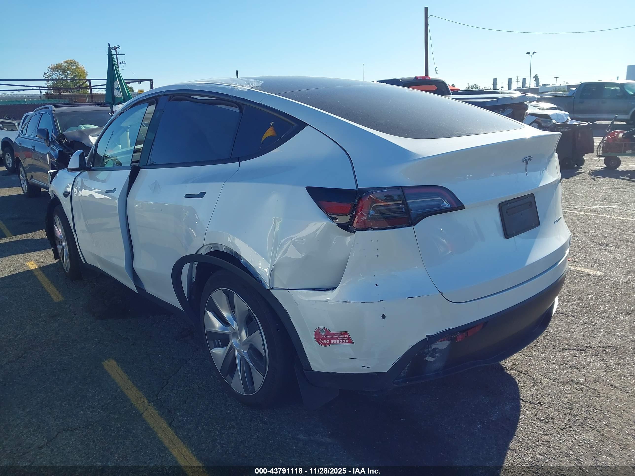 TESLA MODEL image 3
