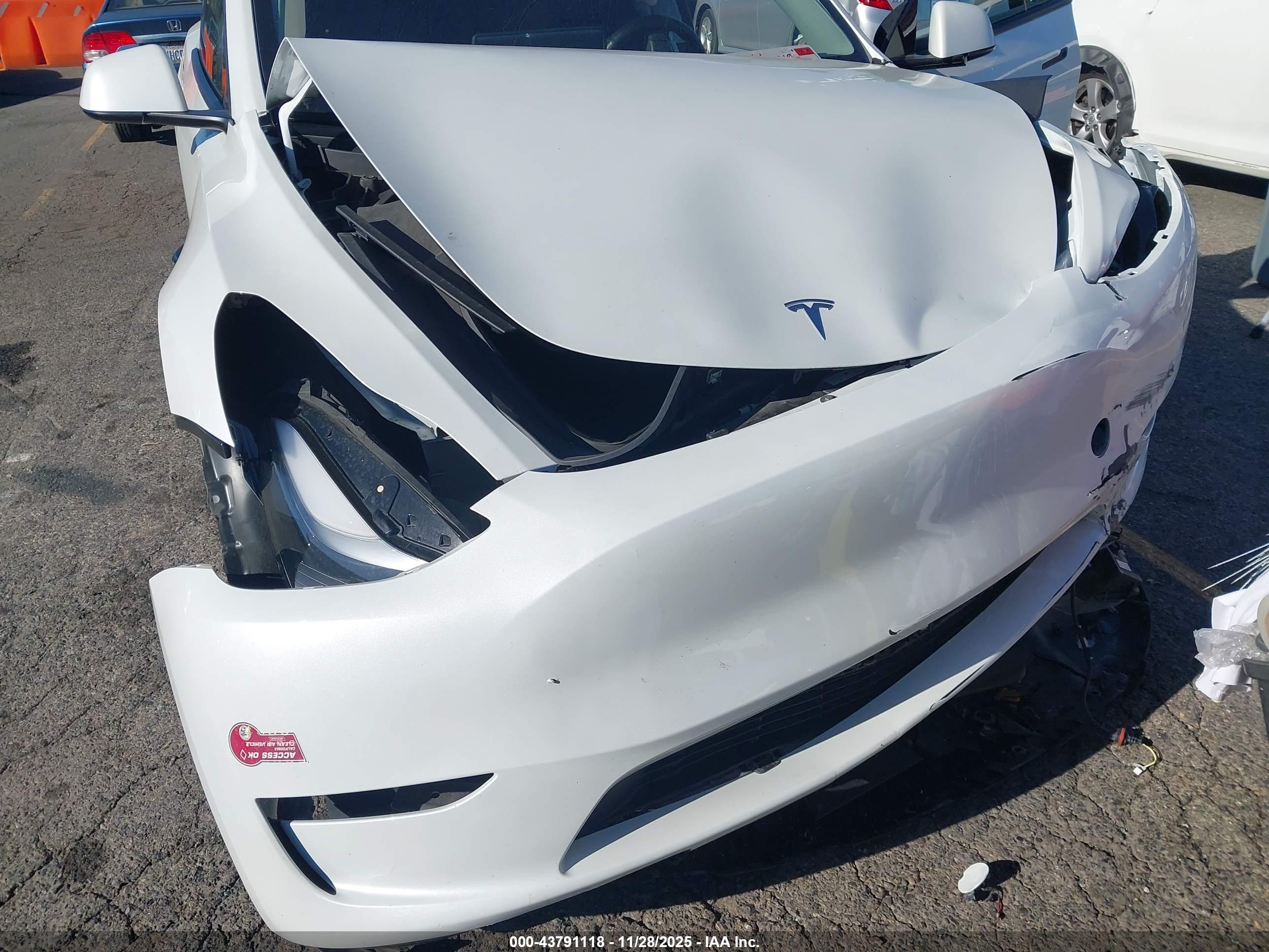 TESLA MODEL image 6