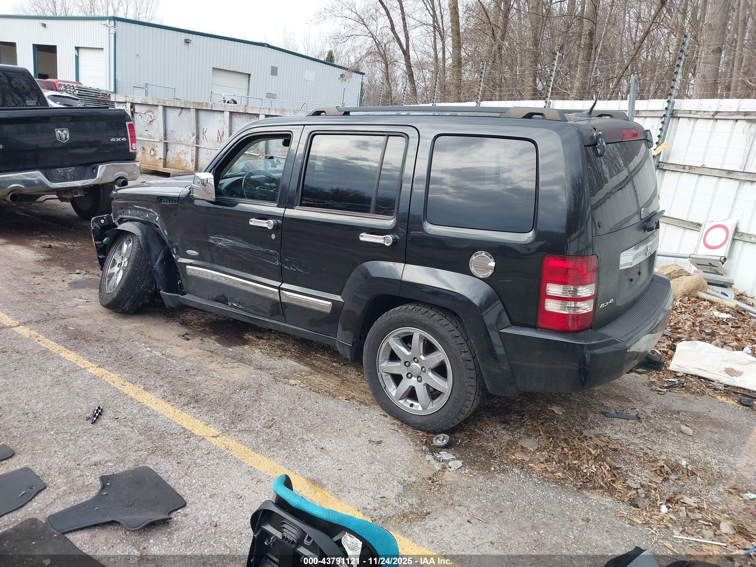 JEEP LIBERTY image 3