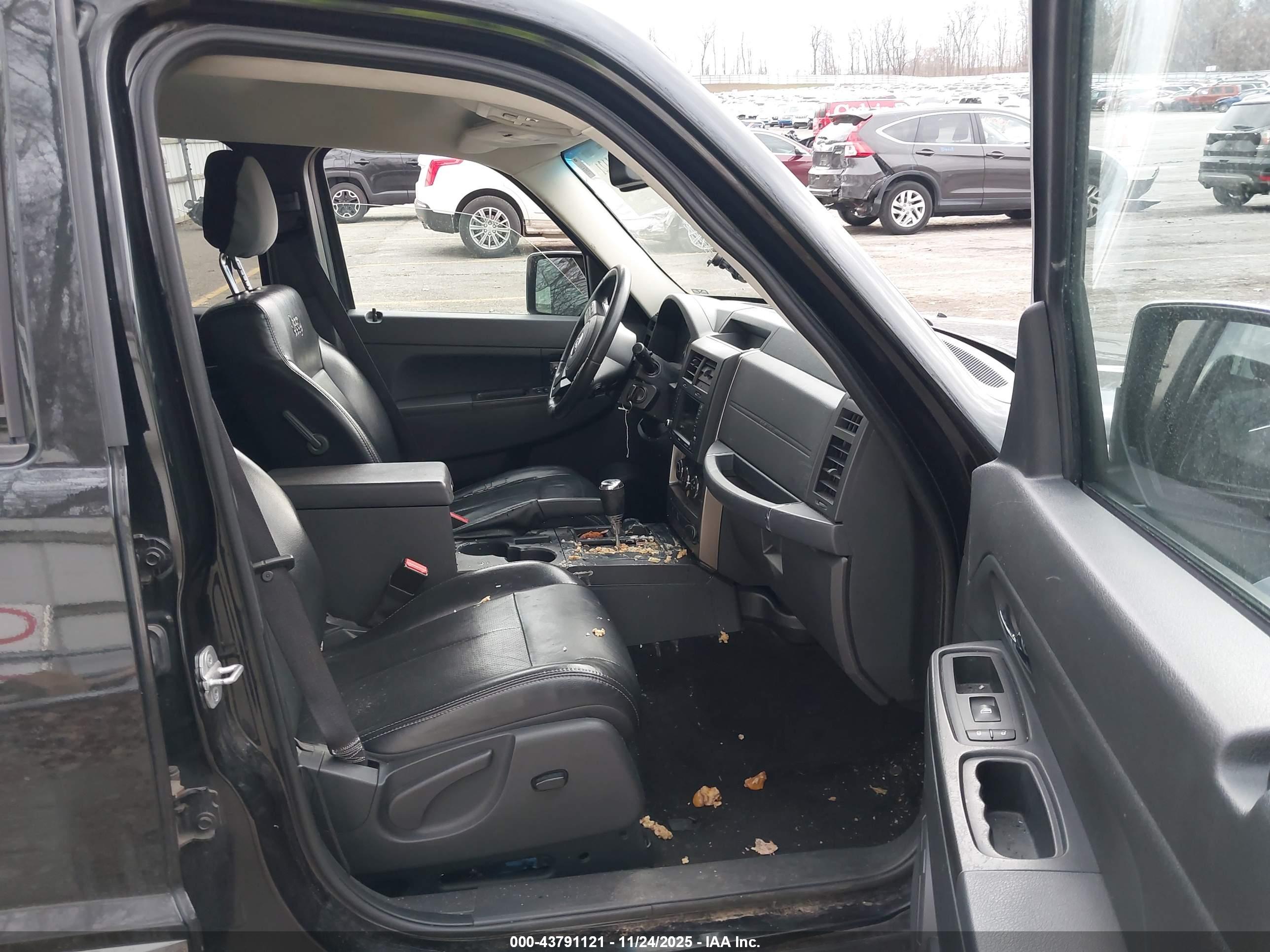 JEEP LIBERTY image 5