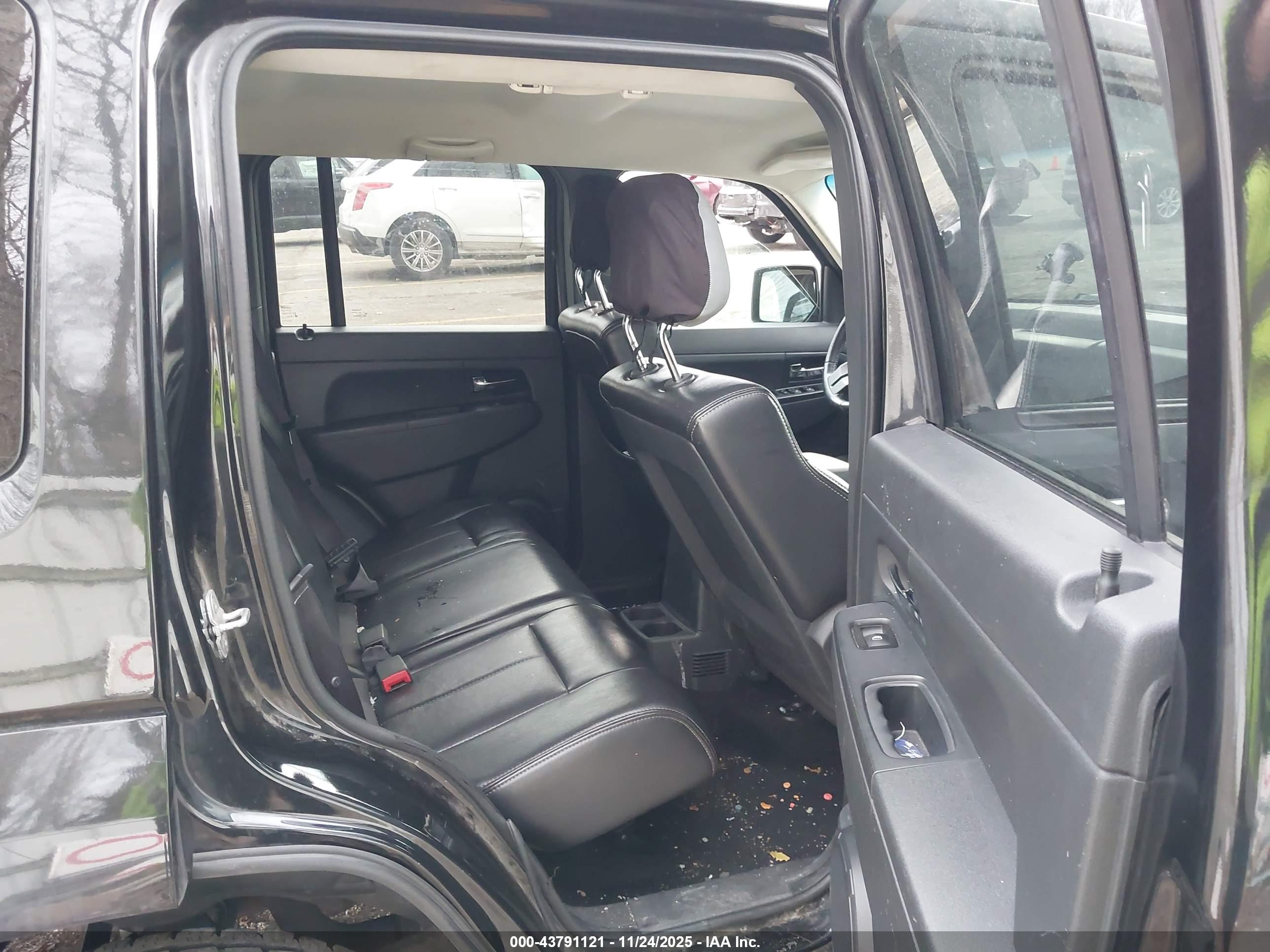 JEEP LIBERTY image 8
