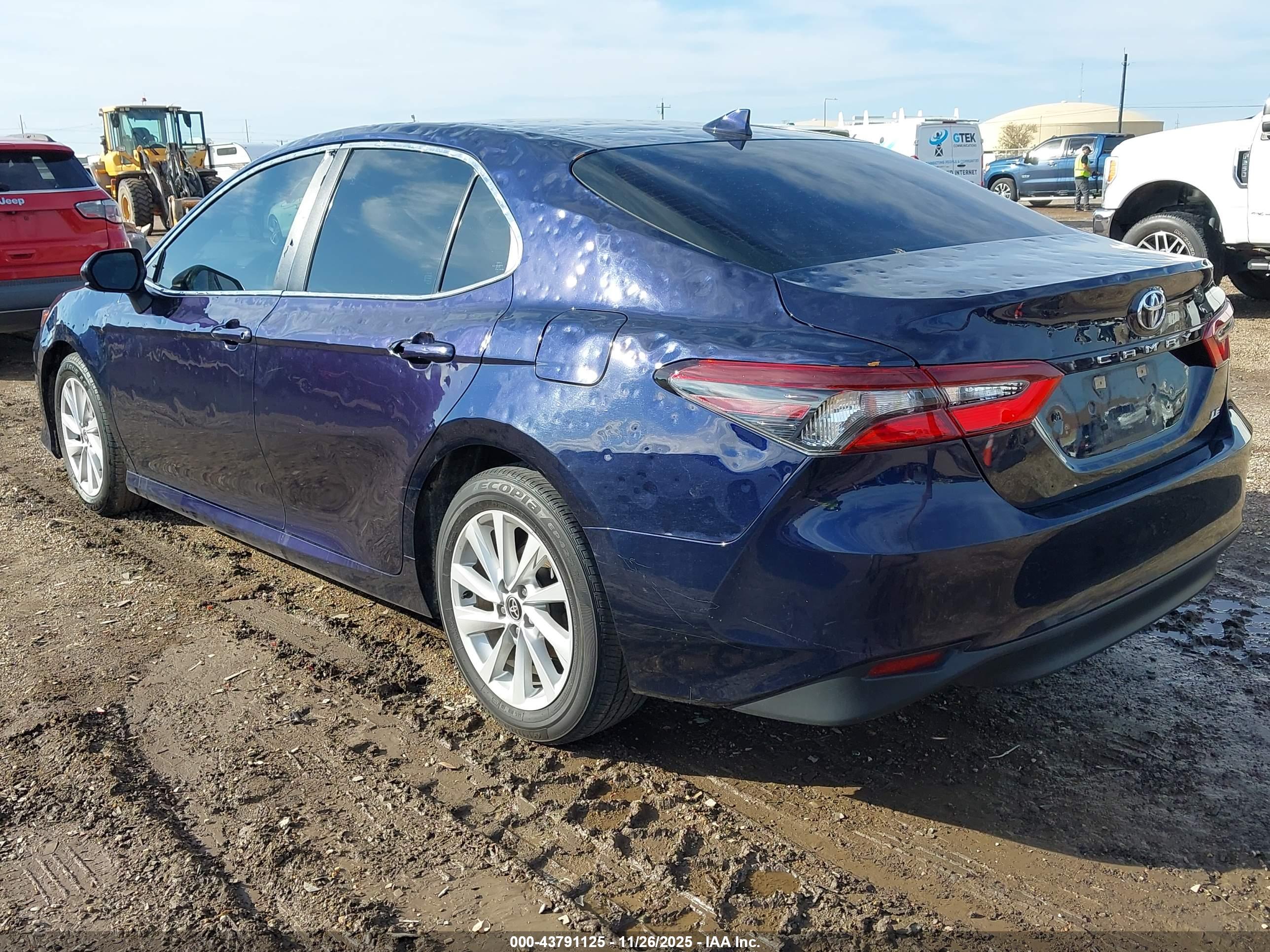 TOYOTA CAMRY image 3