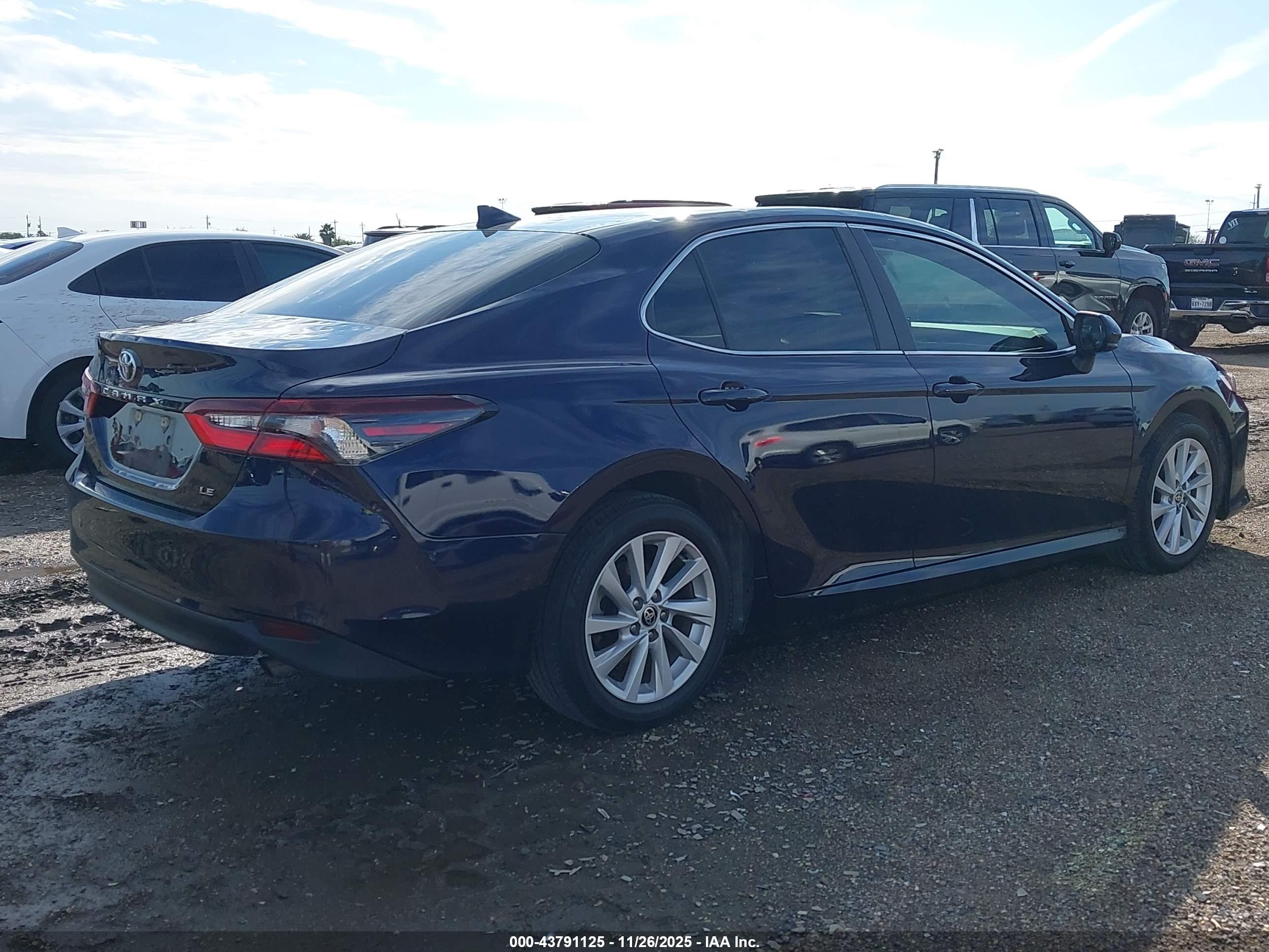 TOYOTA CAMRY image 4