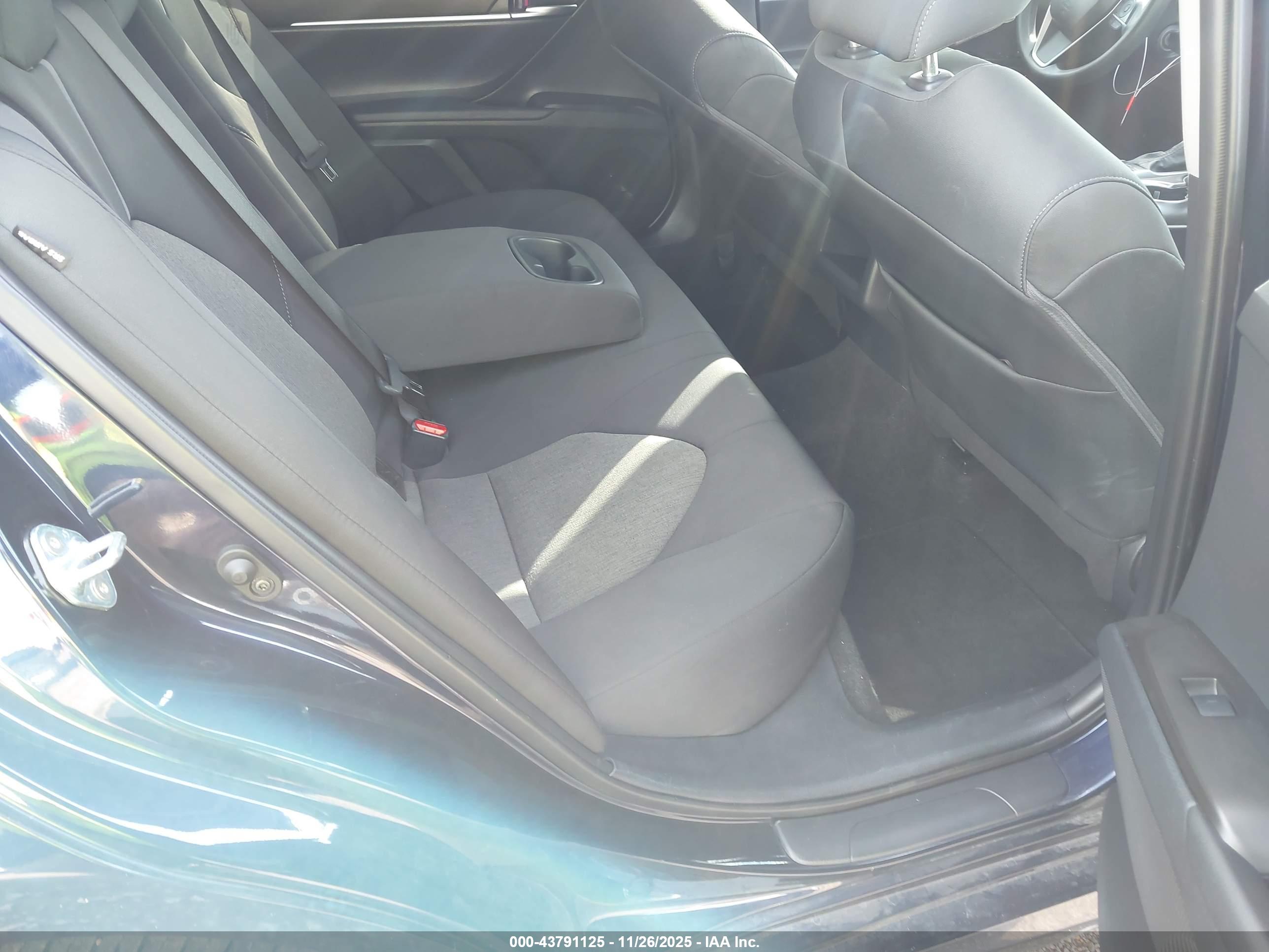 TOYOTA CAMRY image 8