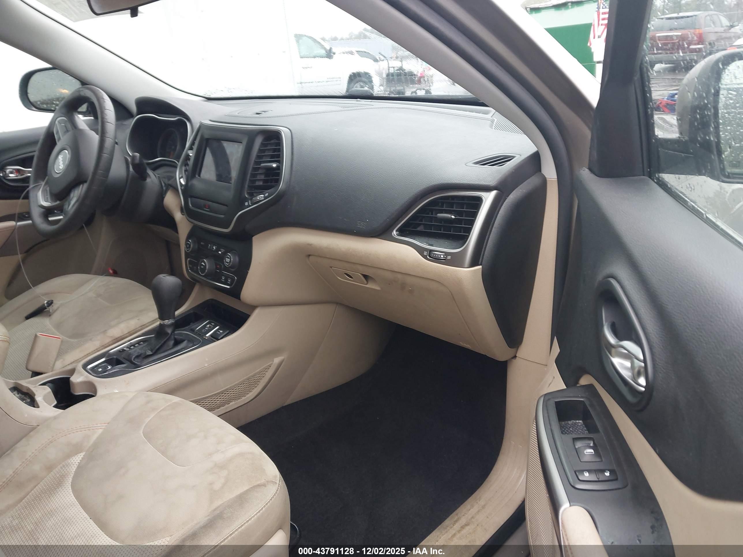 JEEP CHEROKEE image 5