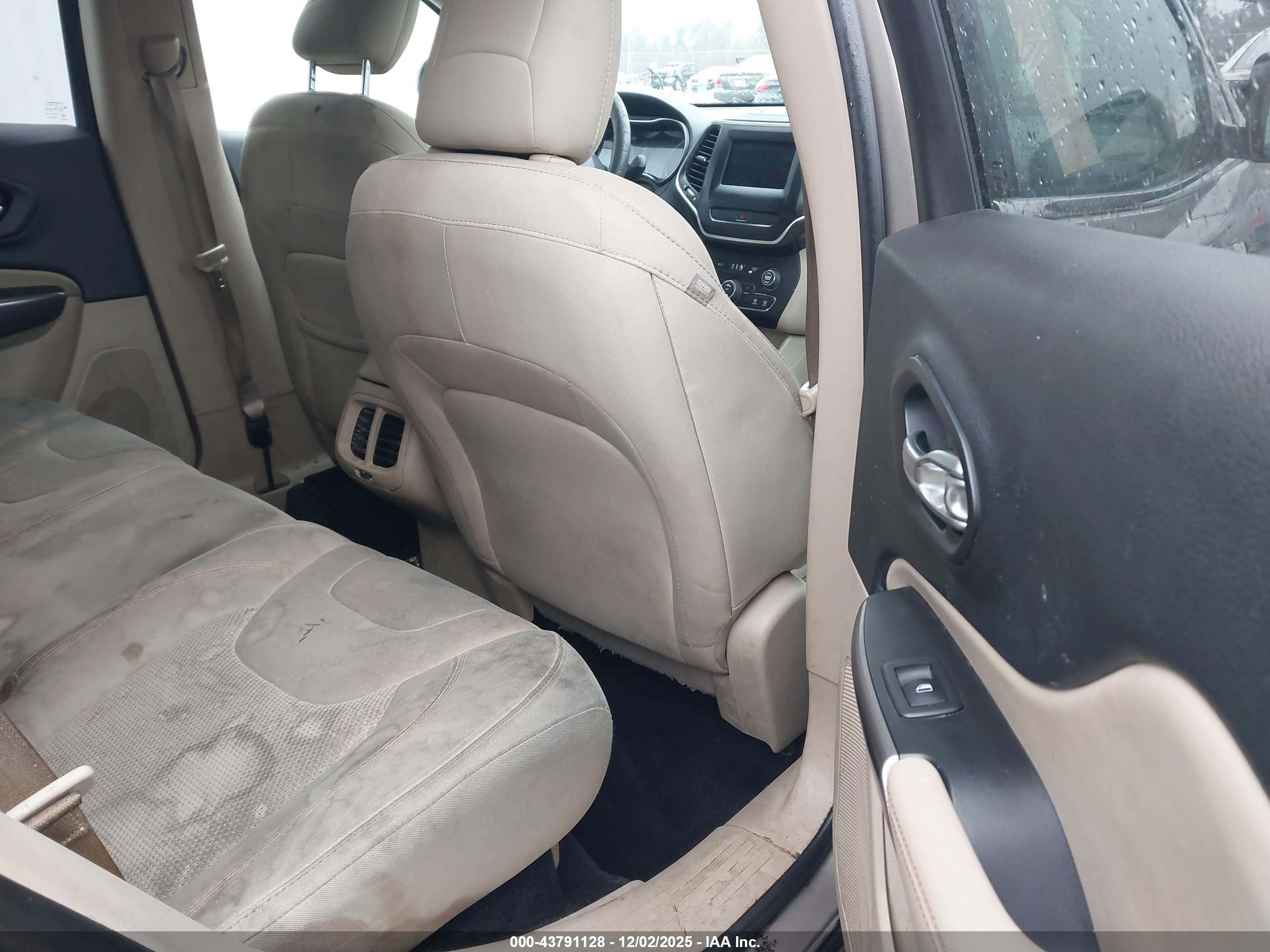 JEEP CHEROKEE image 8