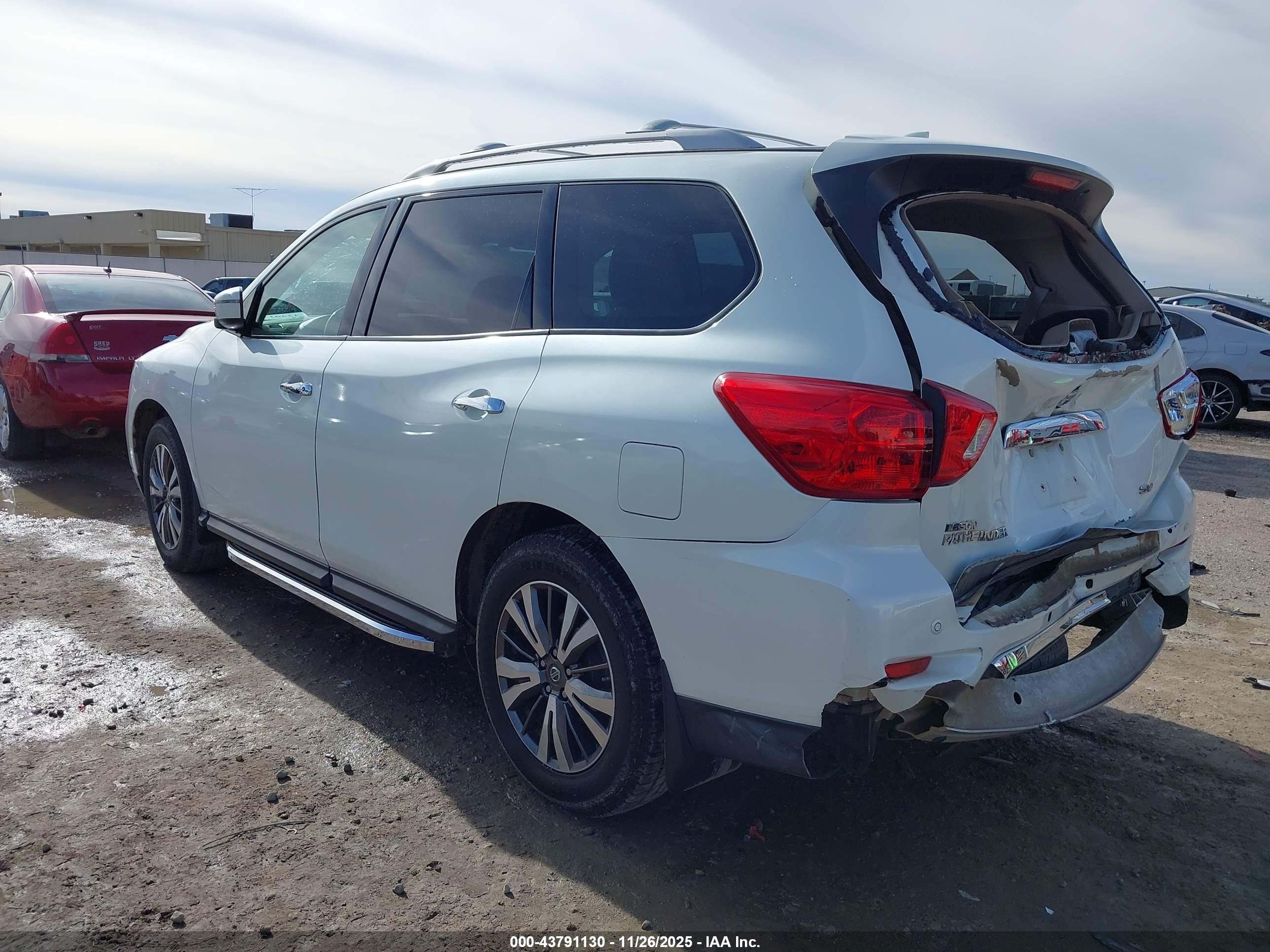 NISSAN PATHFINDER image 3