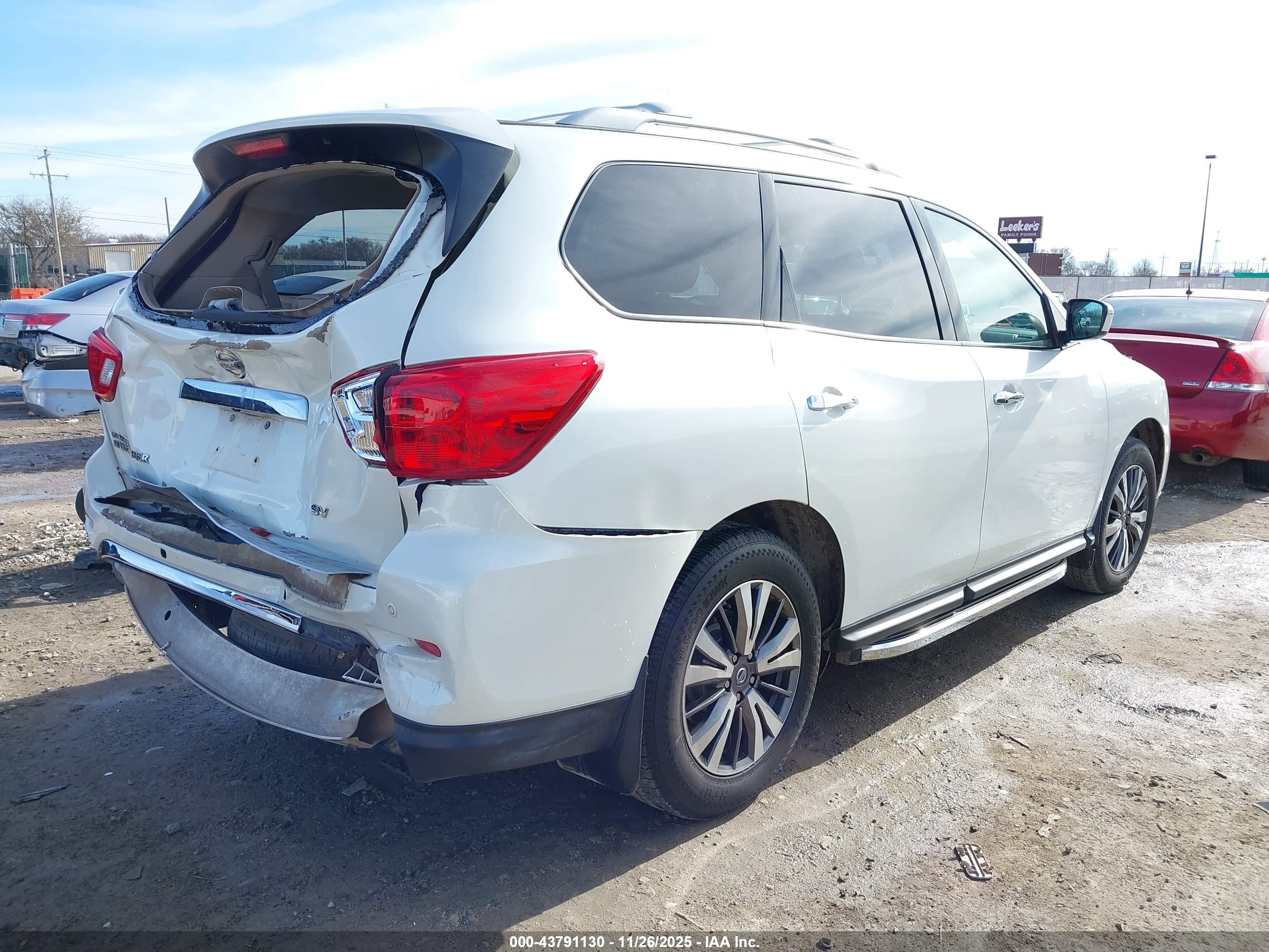 NISSAN PATHFINDER image 4