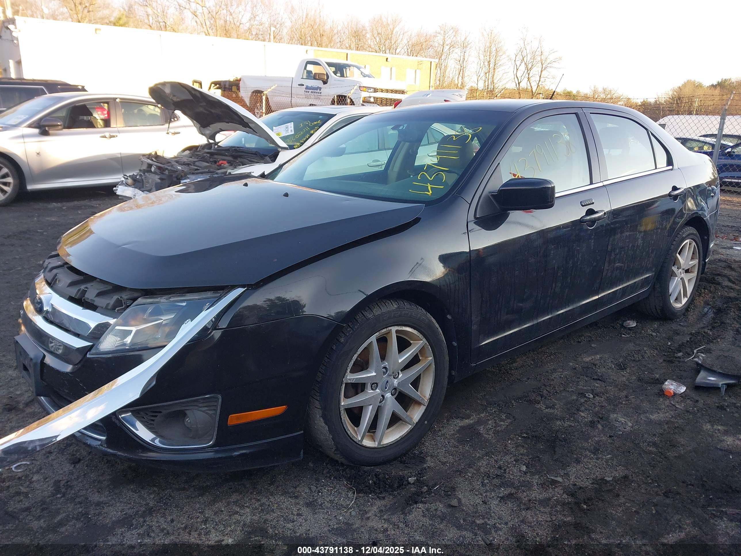 FORD FUSION image 2