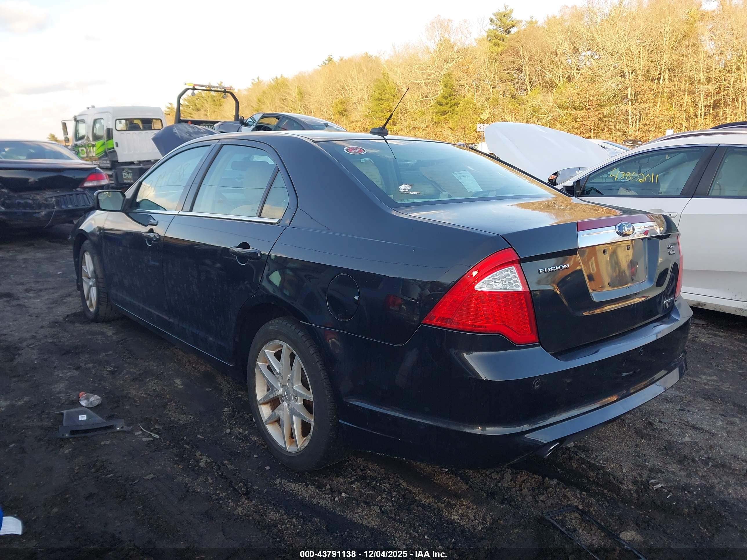 FORD FUSION image 3