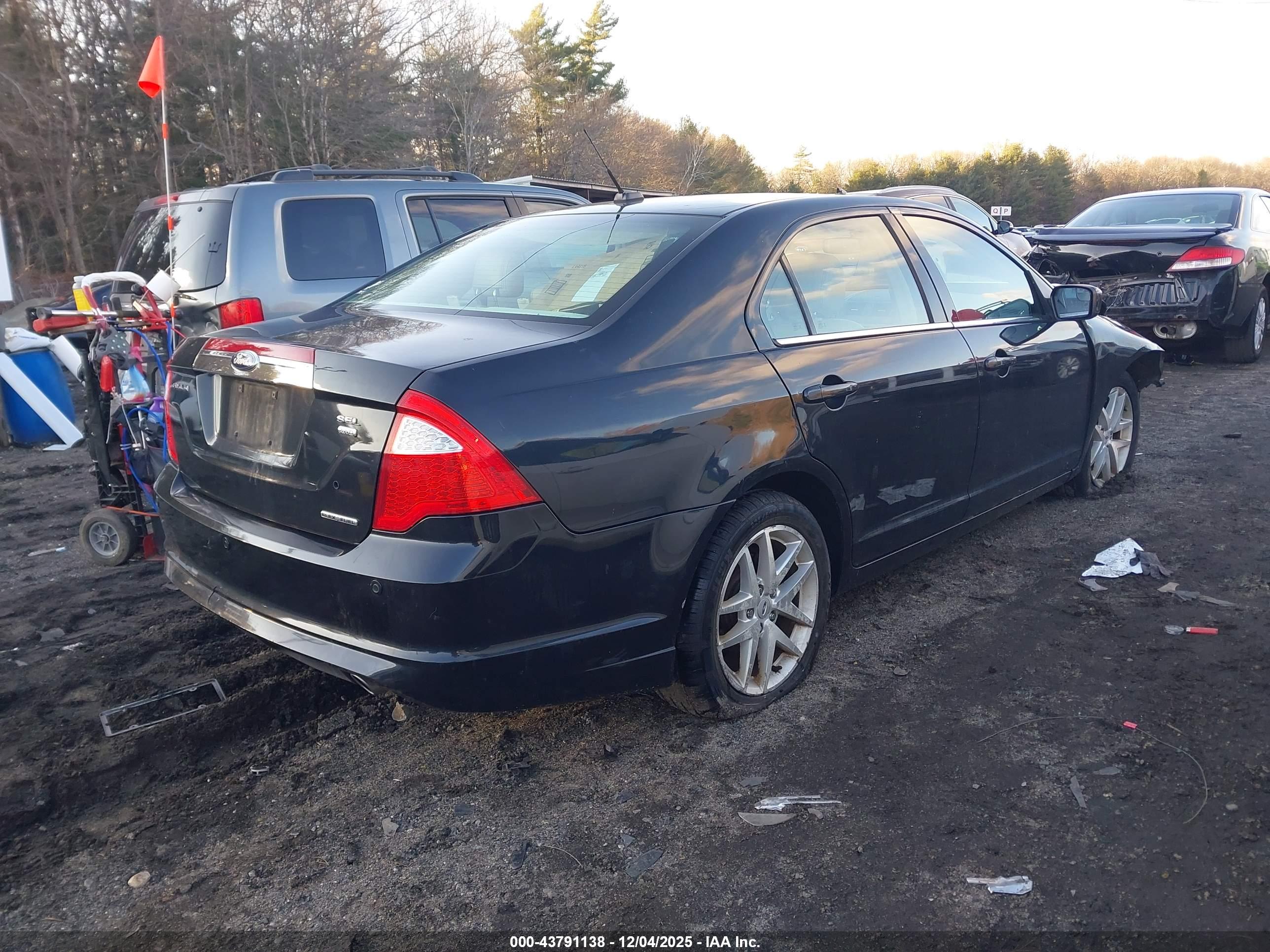 FORD FUSION image 4