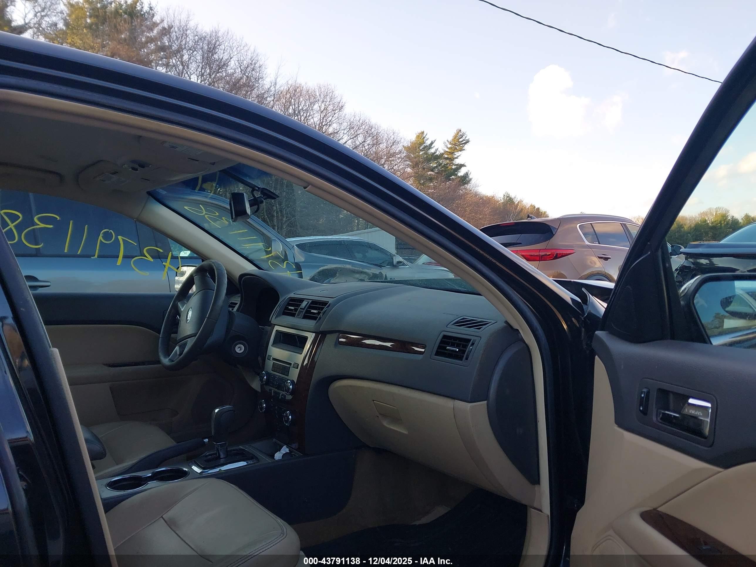 FORD FUSION image 5