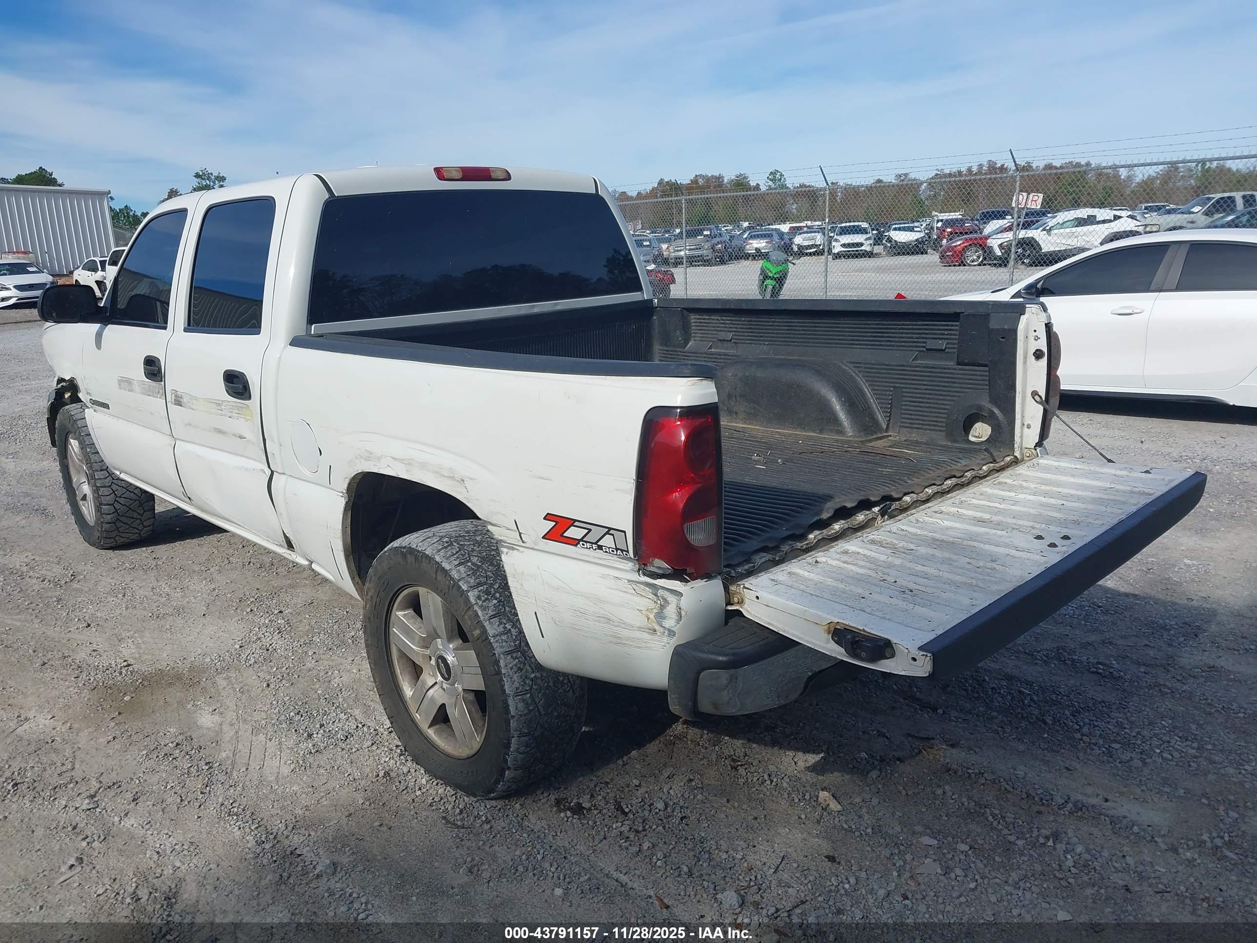 CHEVROLET SILVERADO image 3