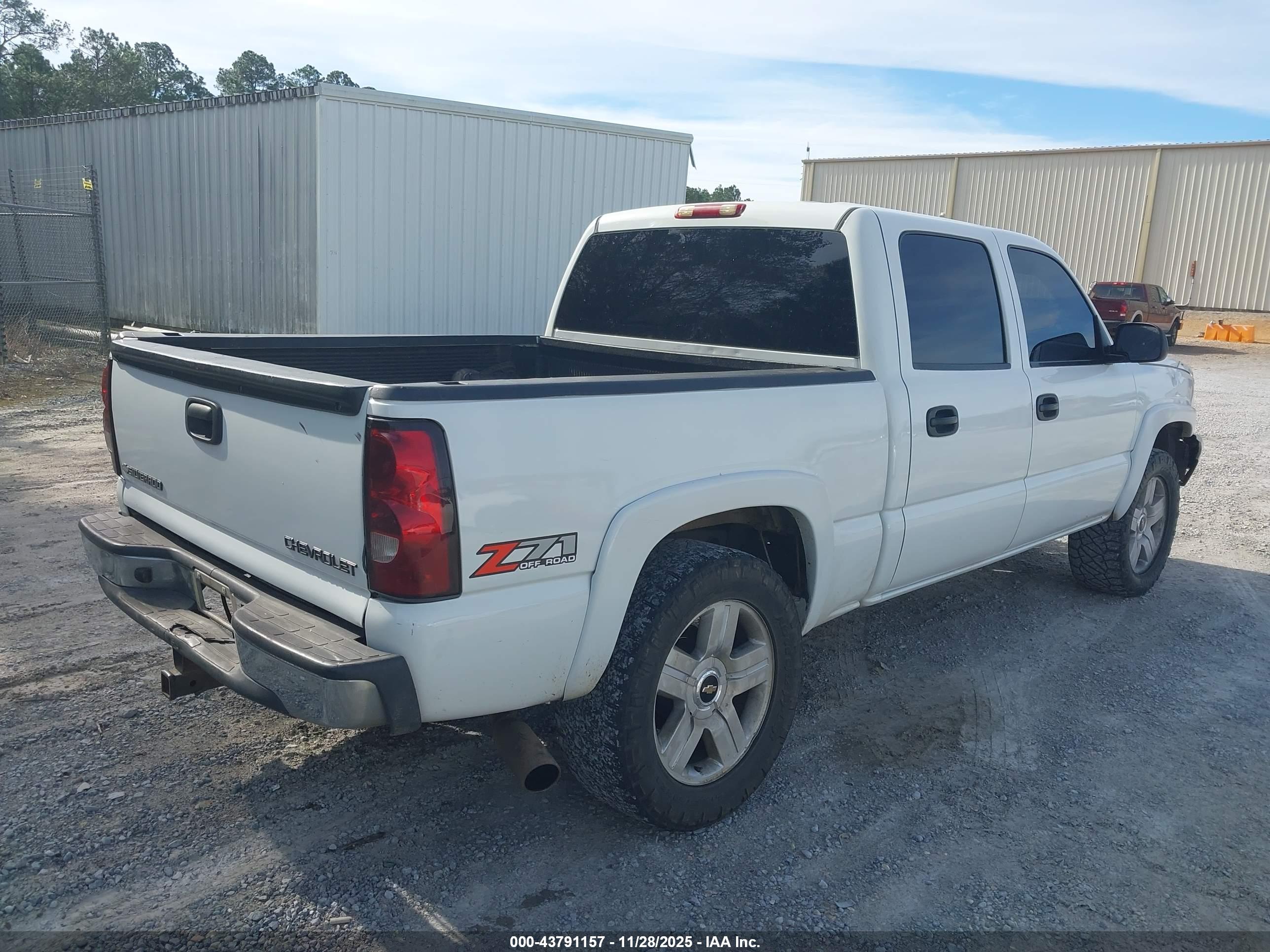CHEVROLET SILVERADO image 4