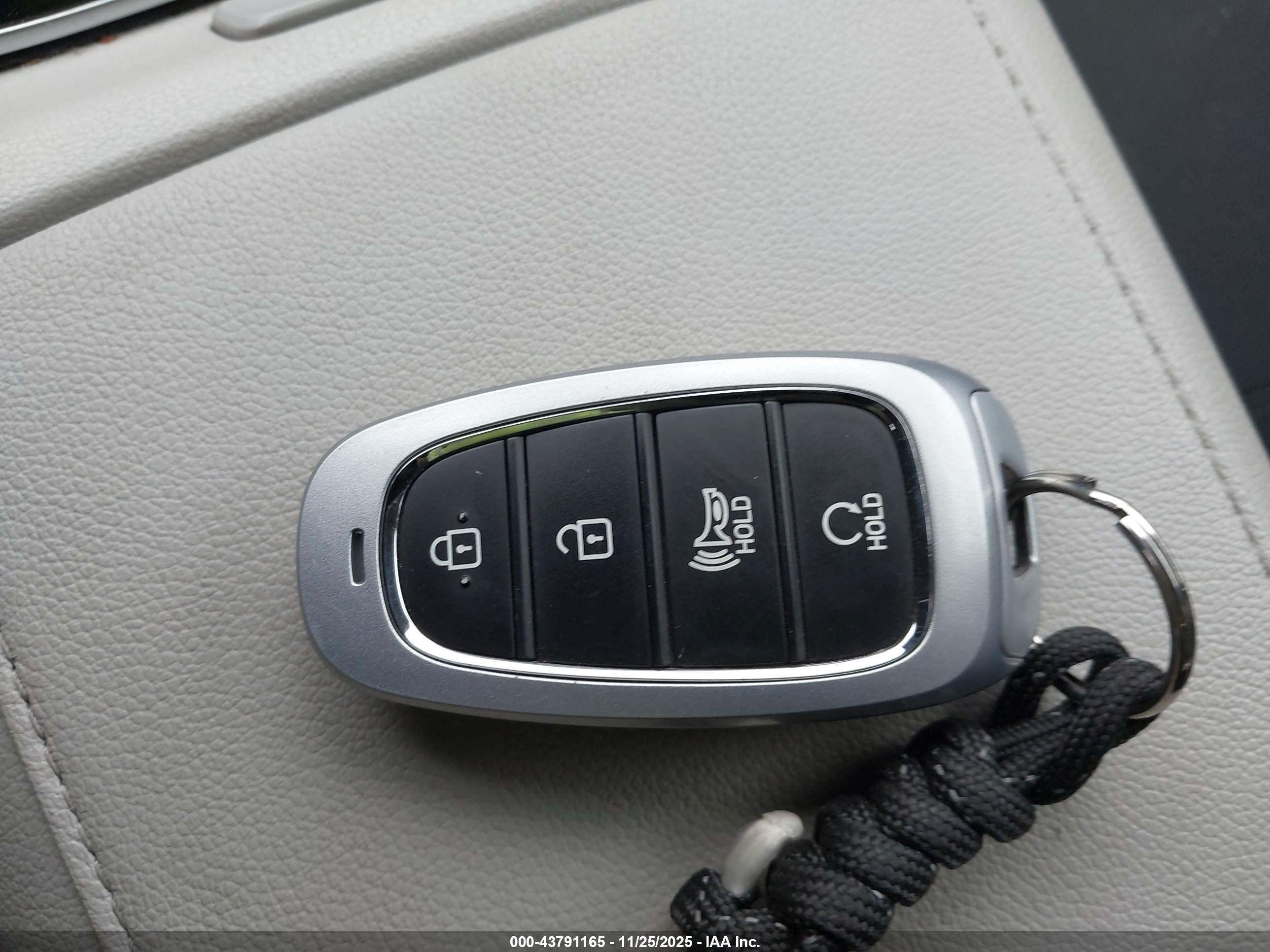 HYUNDAI TUCSON image 11