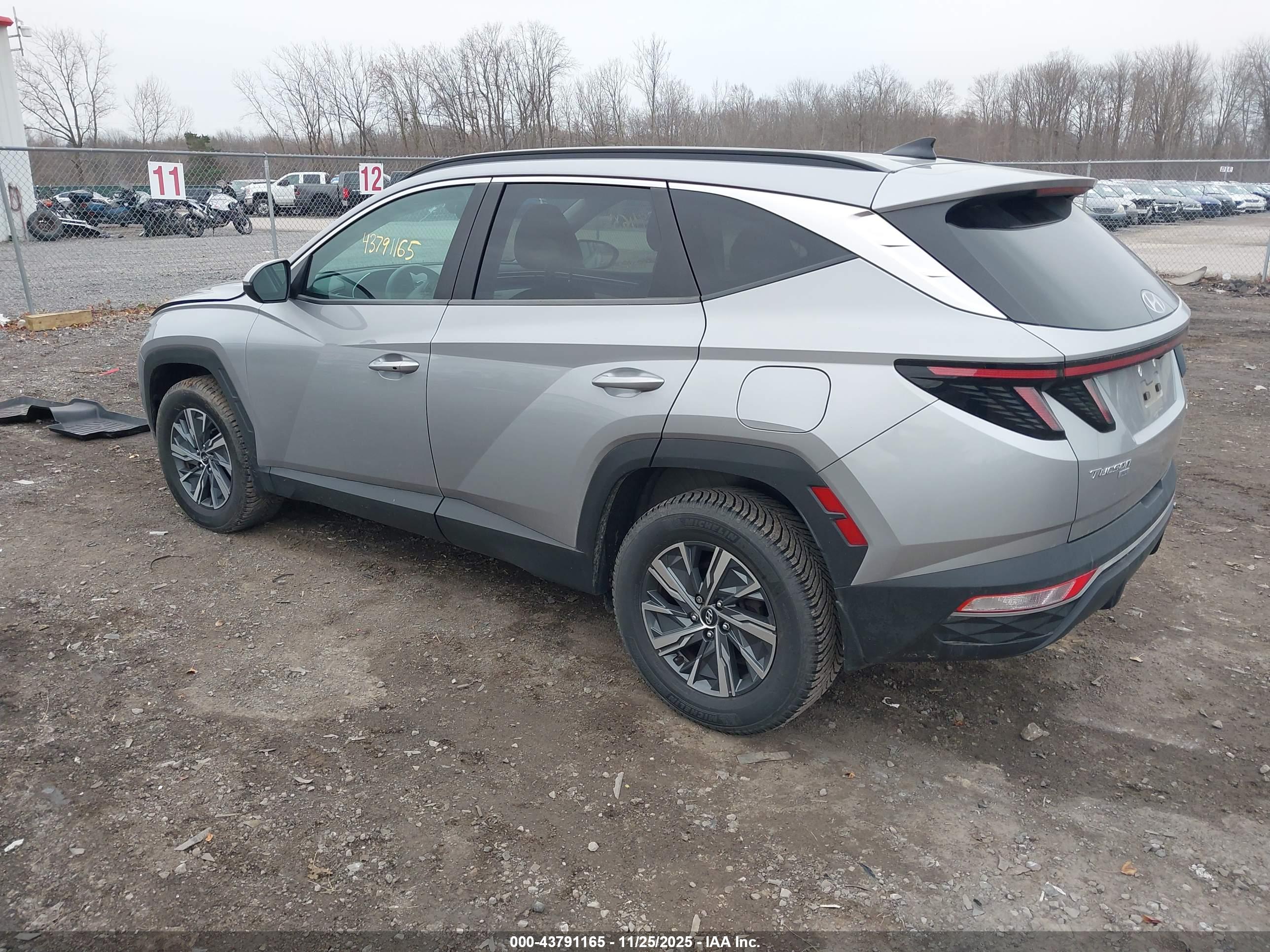 HYUNDAI TUCSON image 3