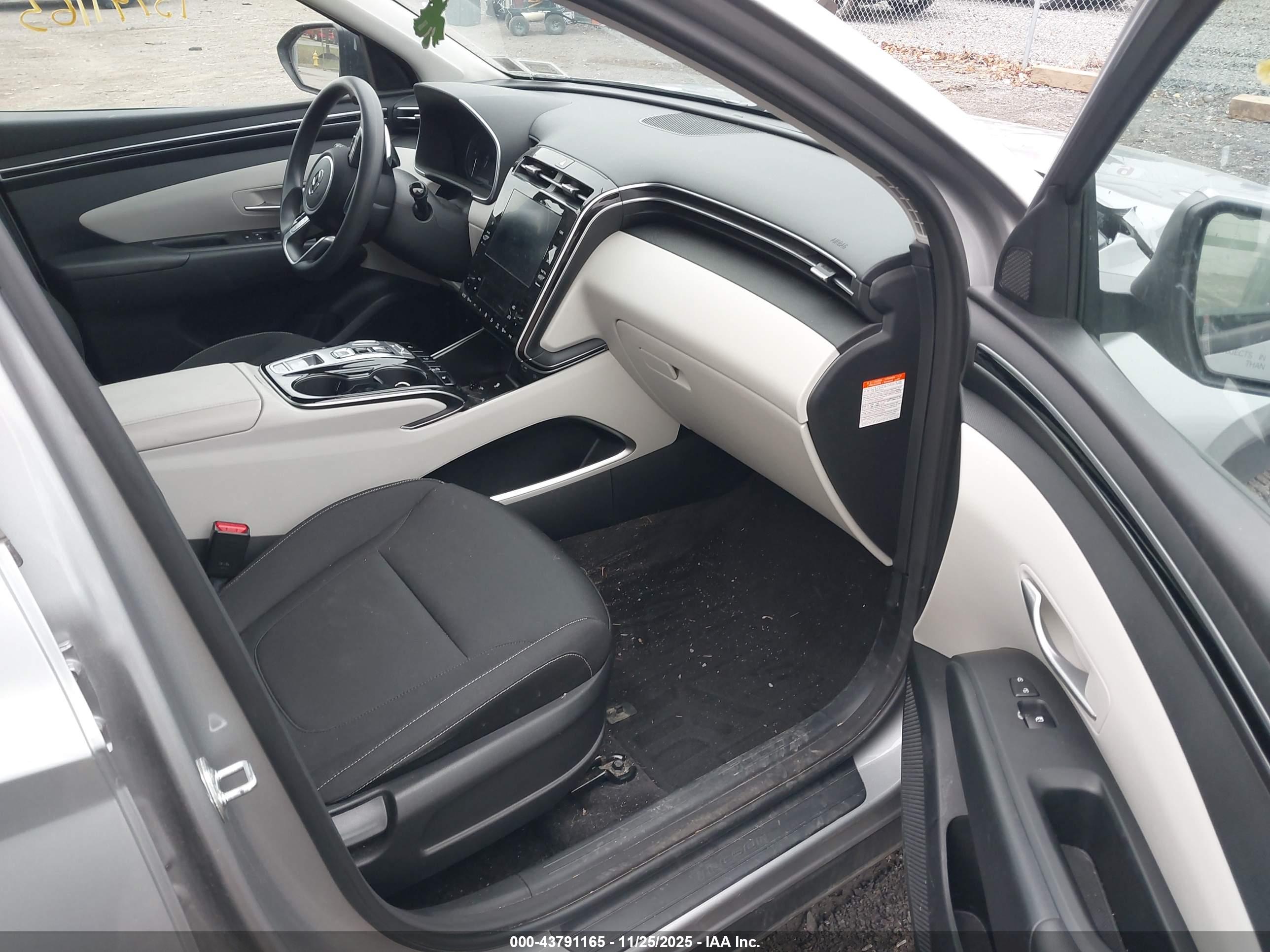 HYUNDAI TUCSON image 5