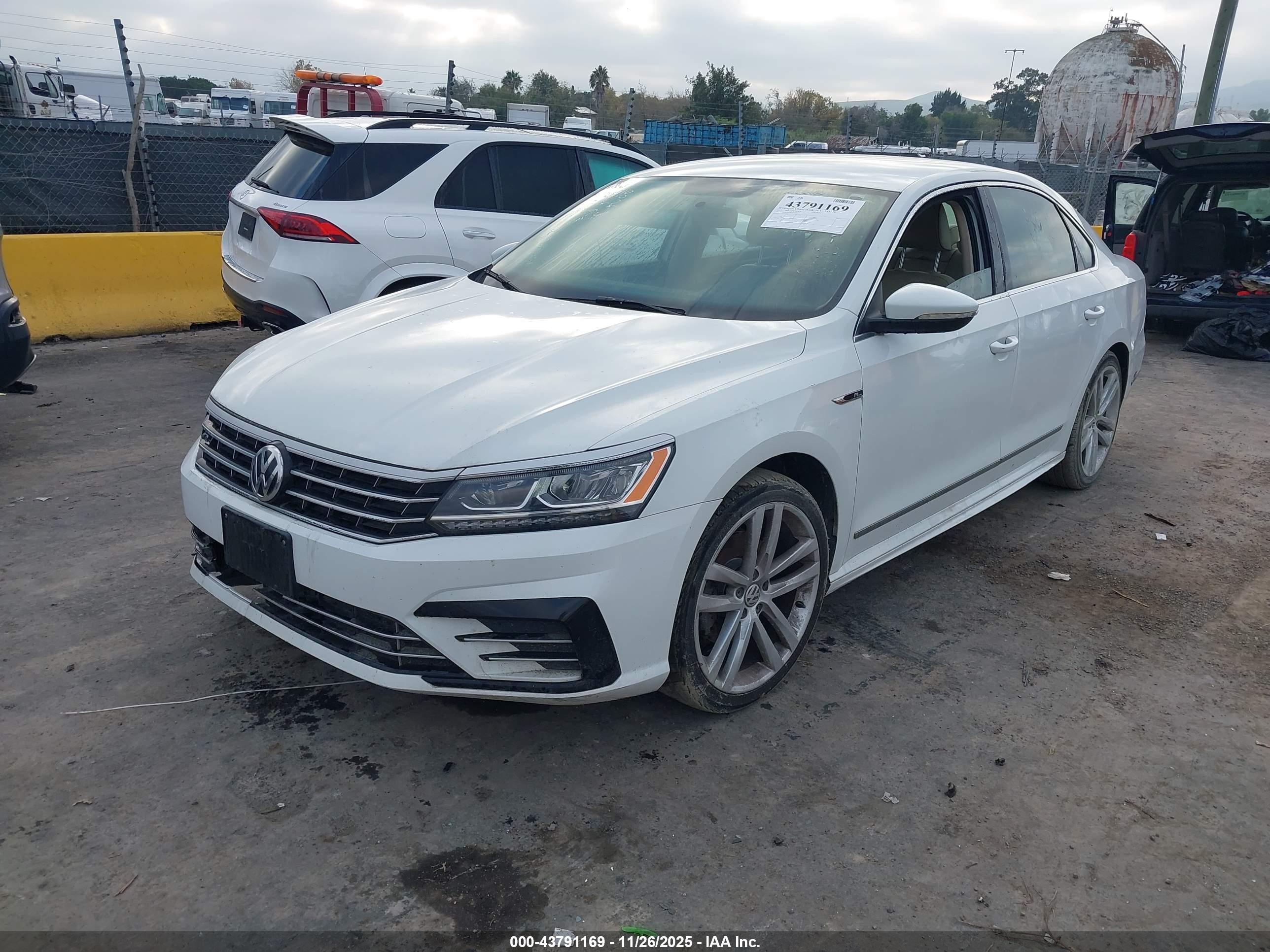VOLKSWAGEN PASSAT image 2