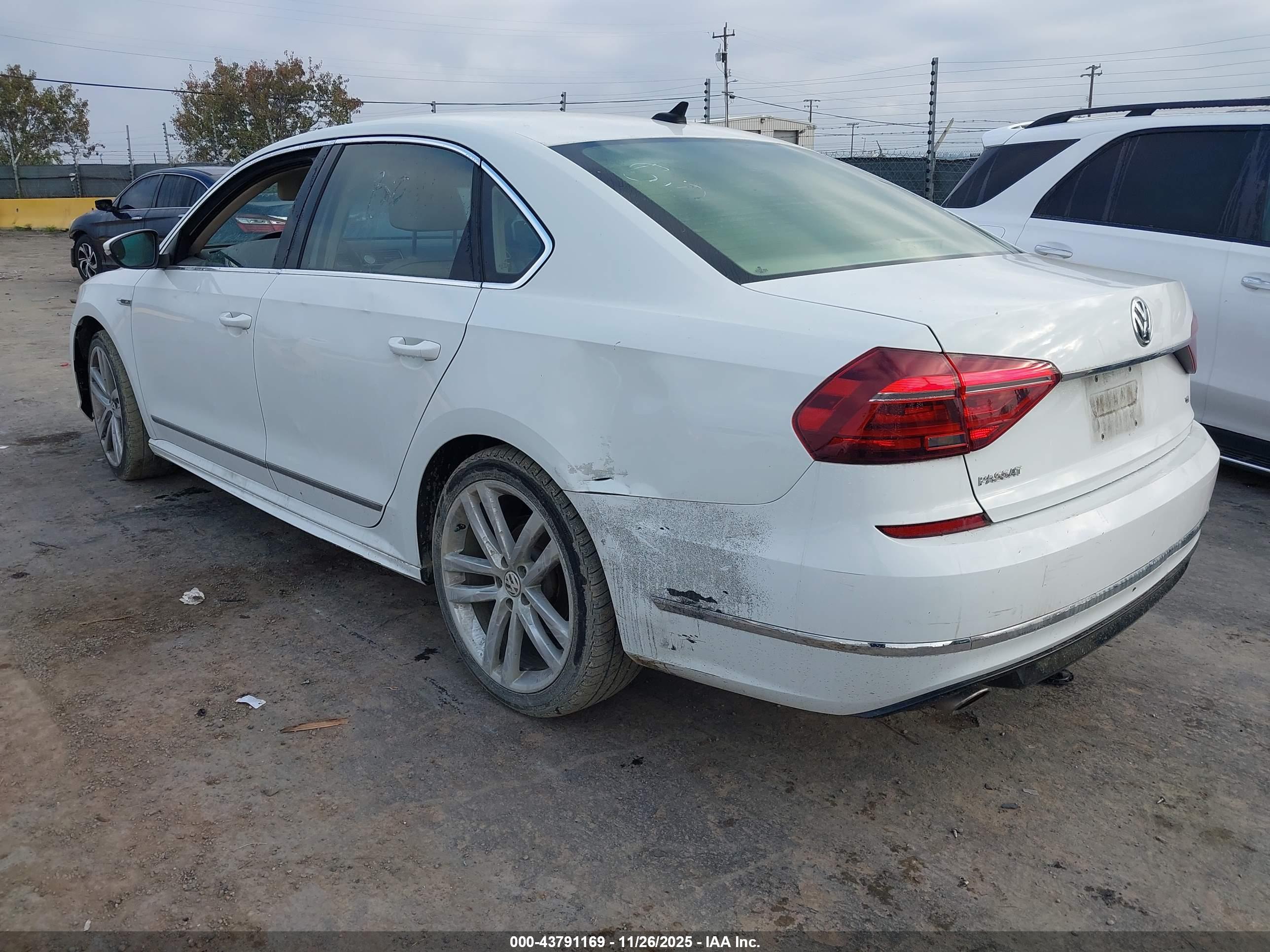 VOLKSWAGEN PASSAT image 3