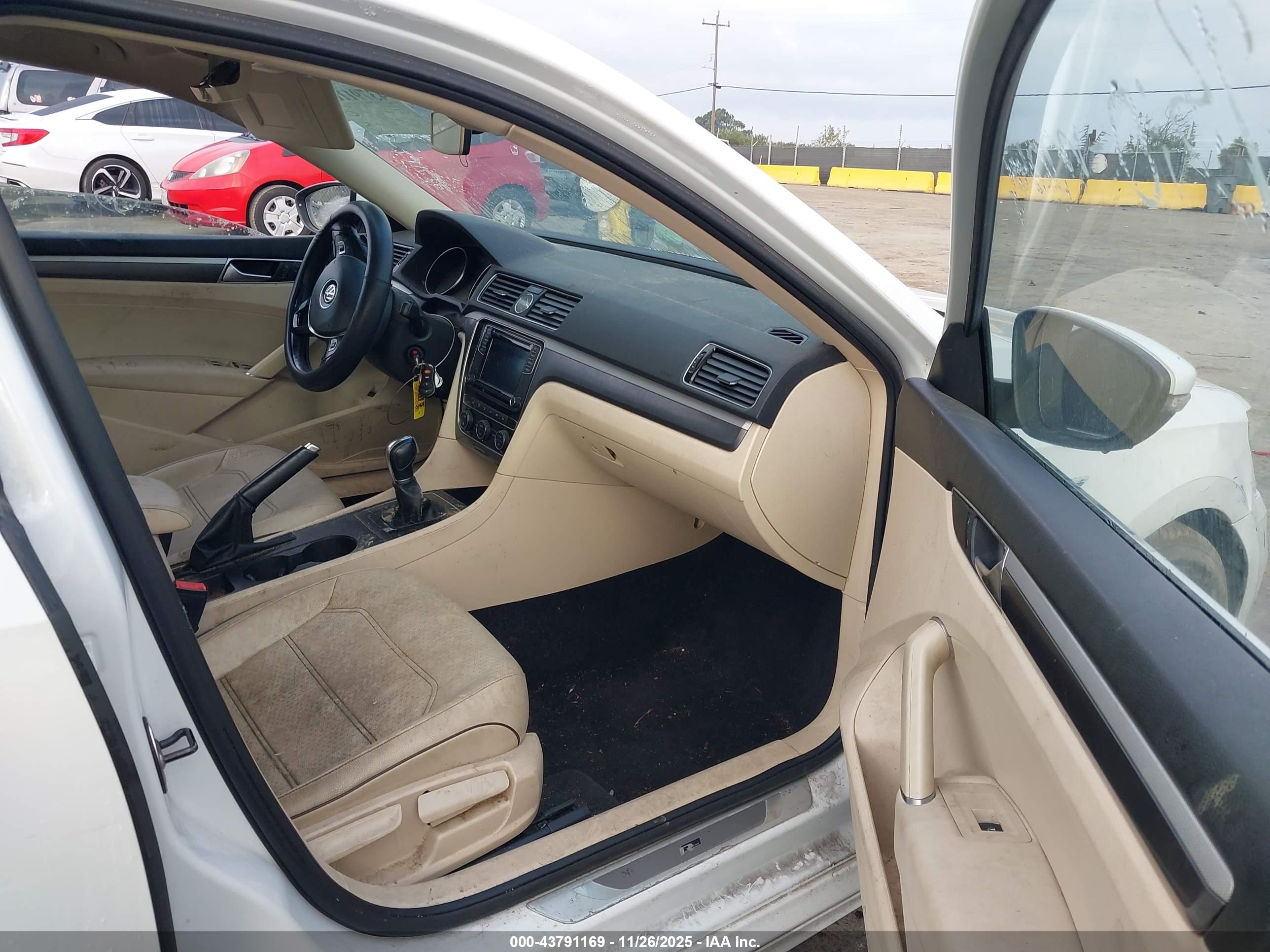 VOLKSWAGEN PASSAT image 5