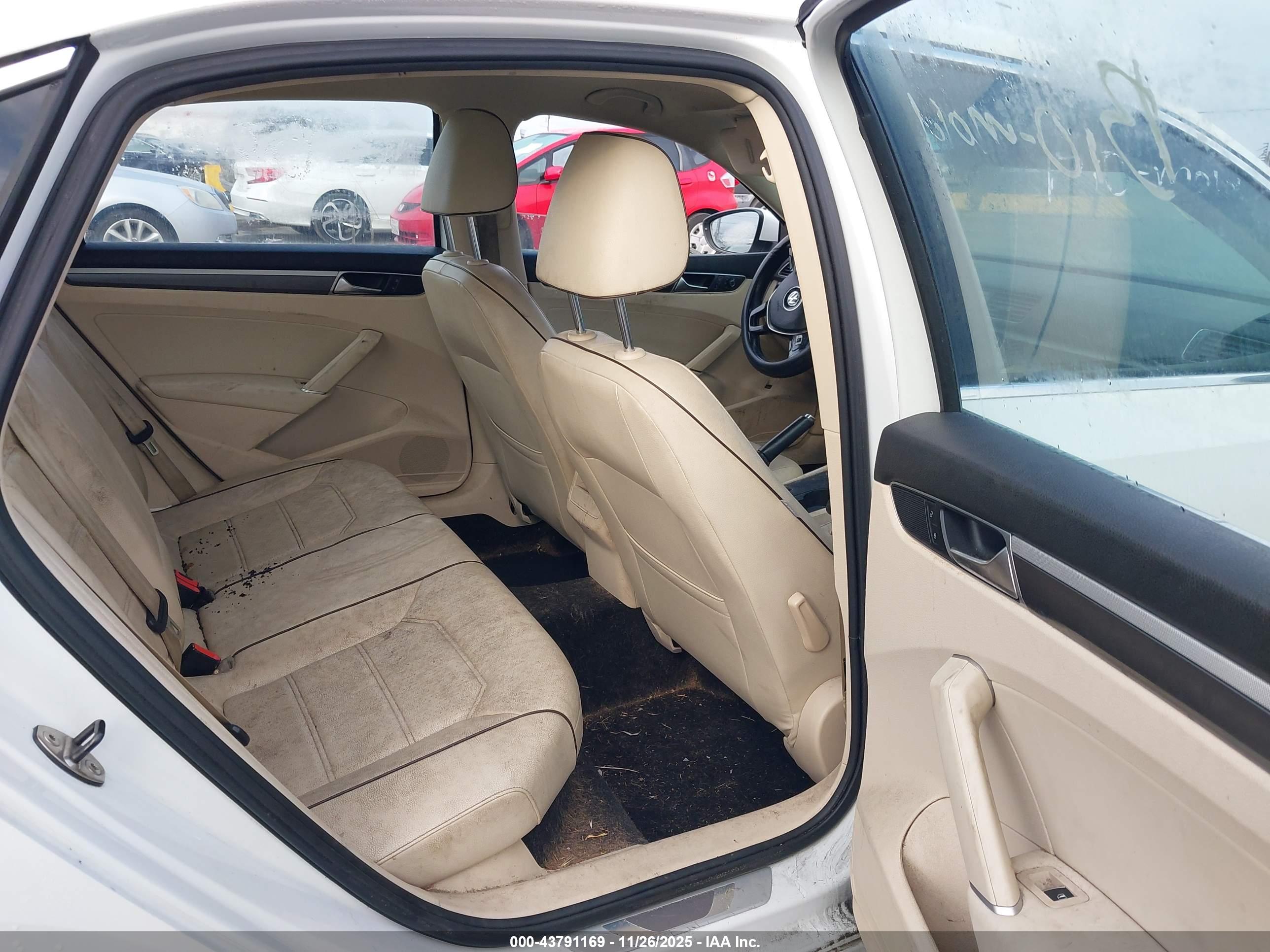 VOLKSWAGEN PASSAT image 8
