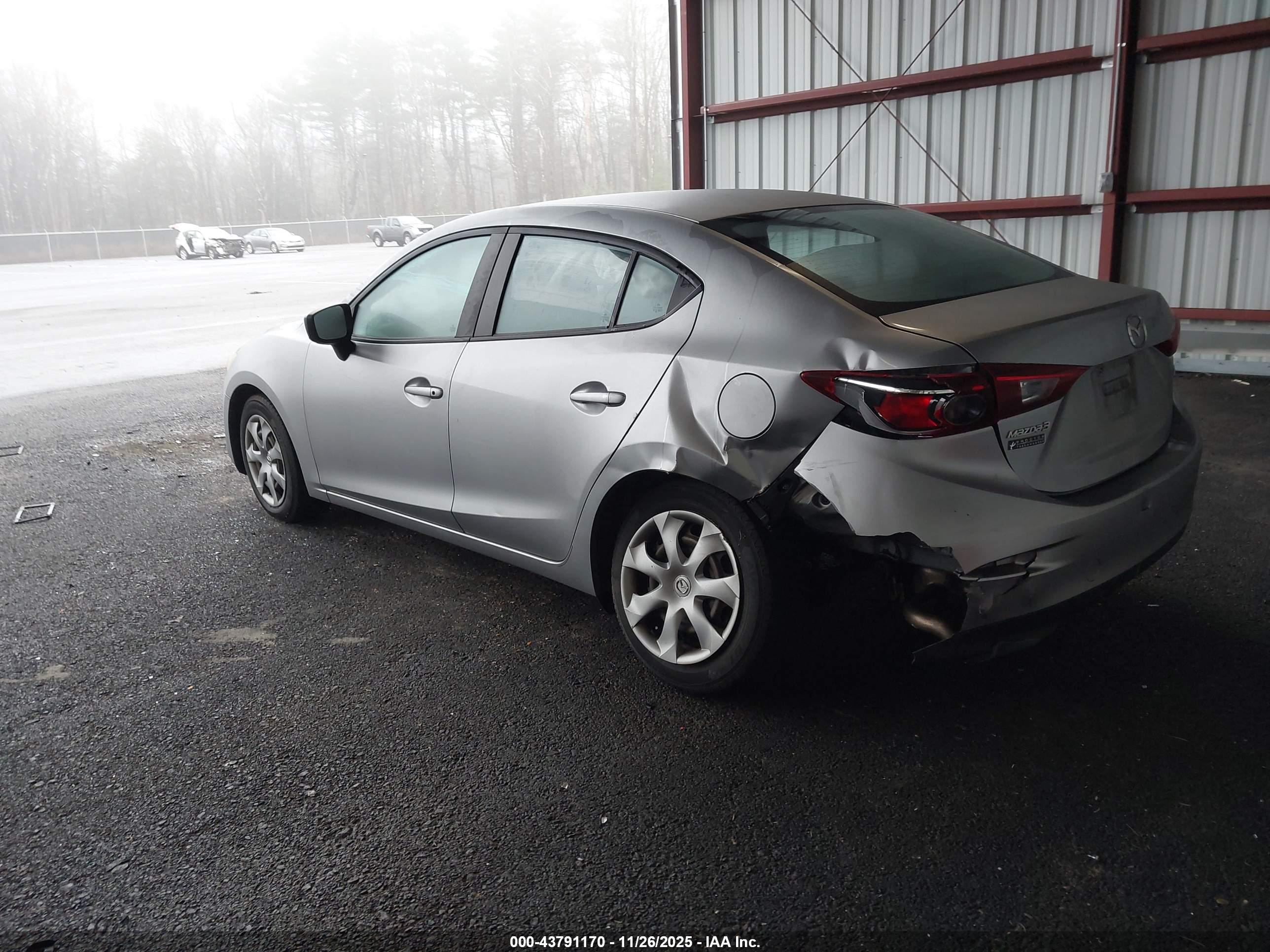 MAZDA MAZDA3 image 3