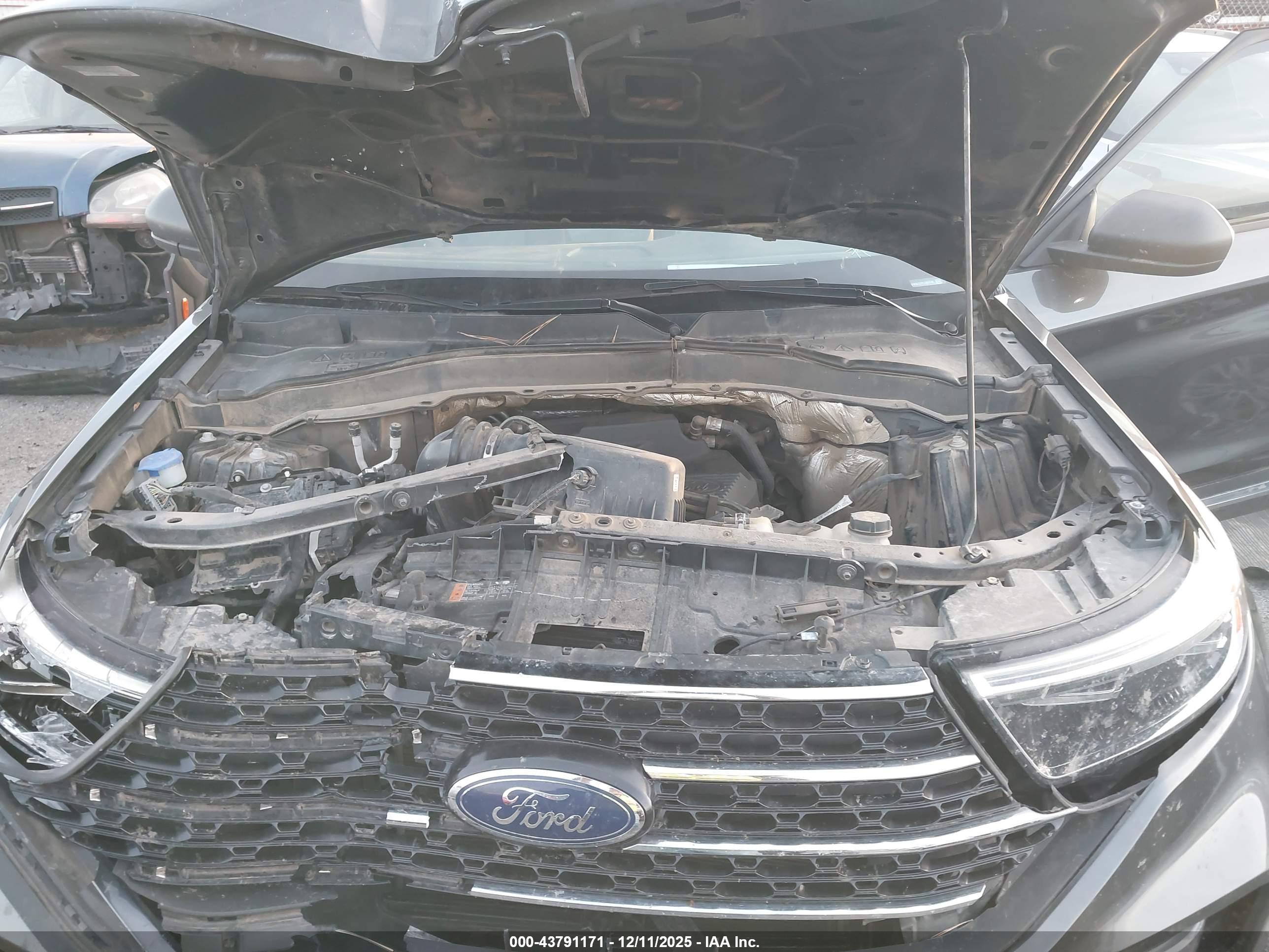 FORD EXPLORER image 10